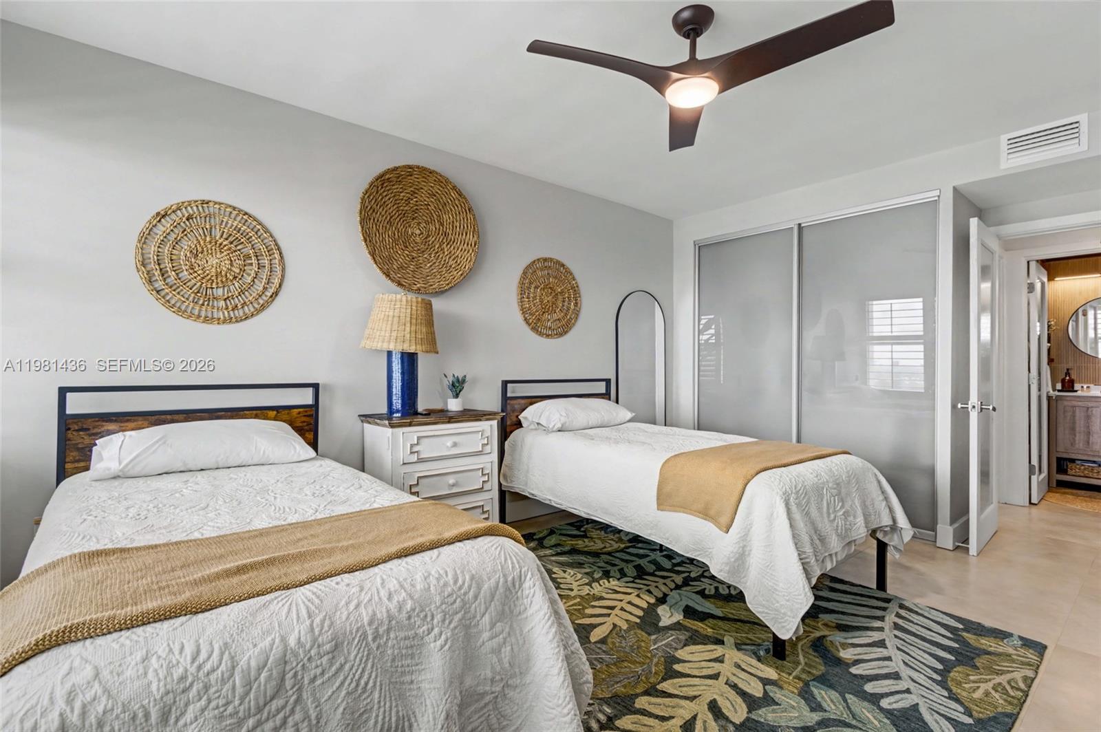 HOLLYWOOD TOWERS CONDO - Residential