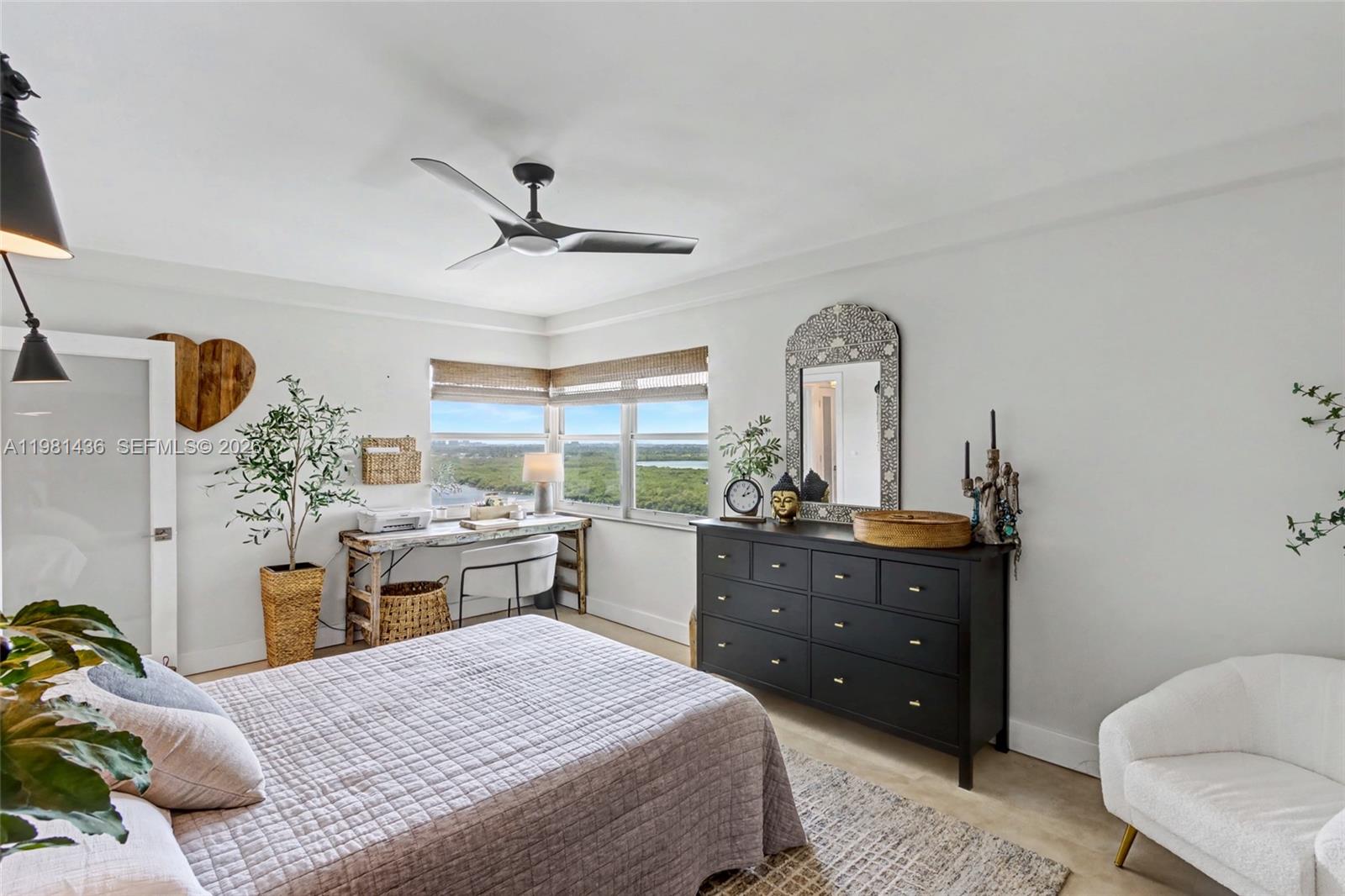 HOLLYWOOD TOWERS CONDO - Residential