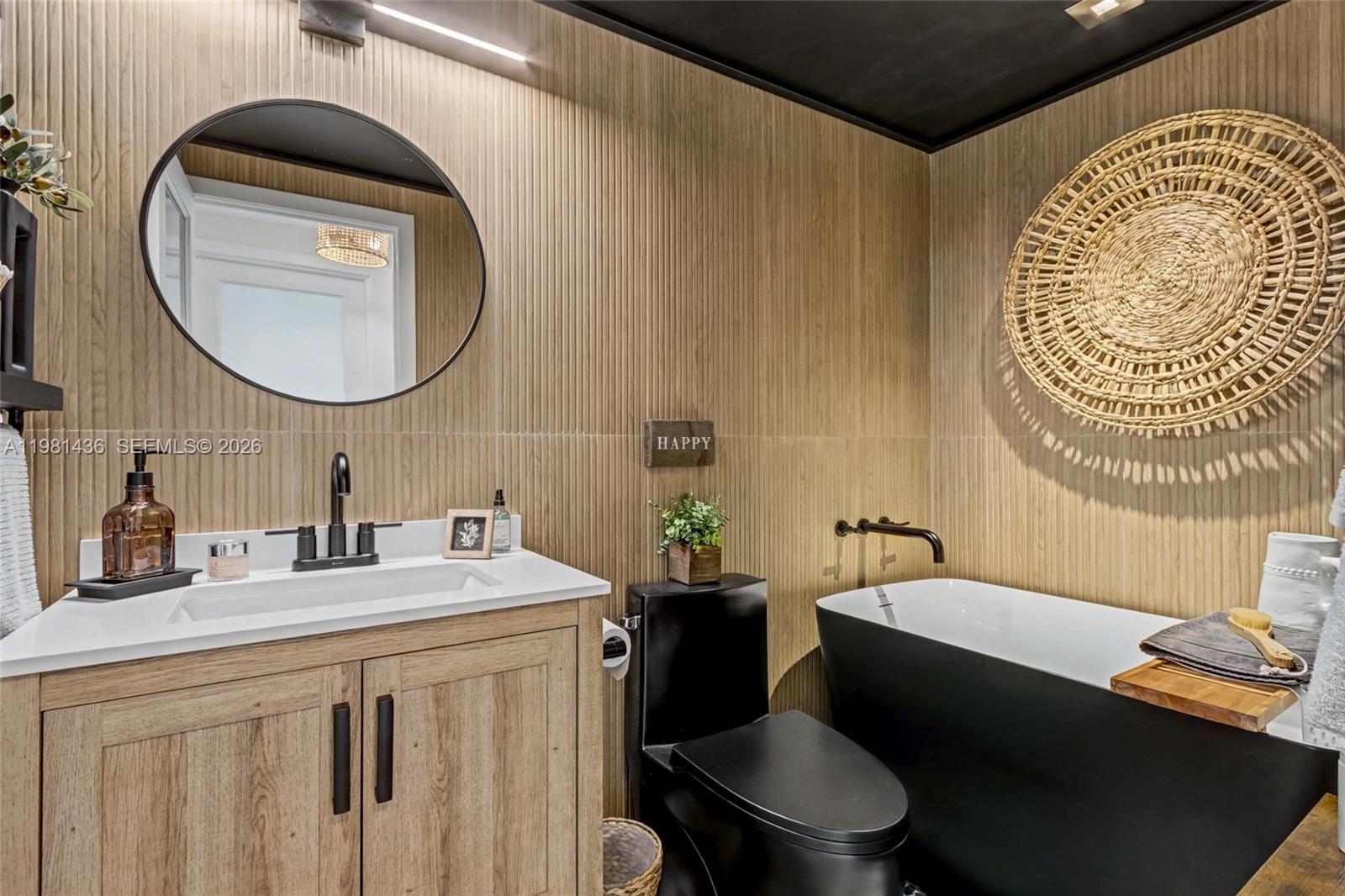 HOLLYWOOD TOWERS CONDO - Residential