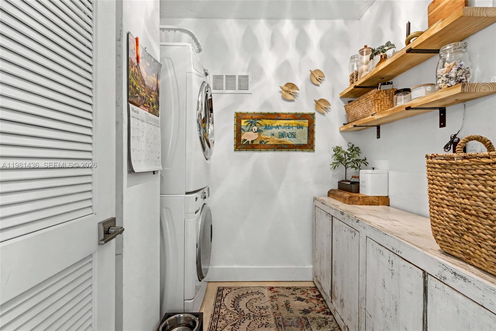 HOLLYWOOD TOWERS CONDO - Residential