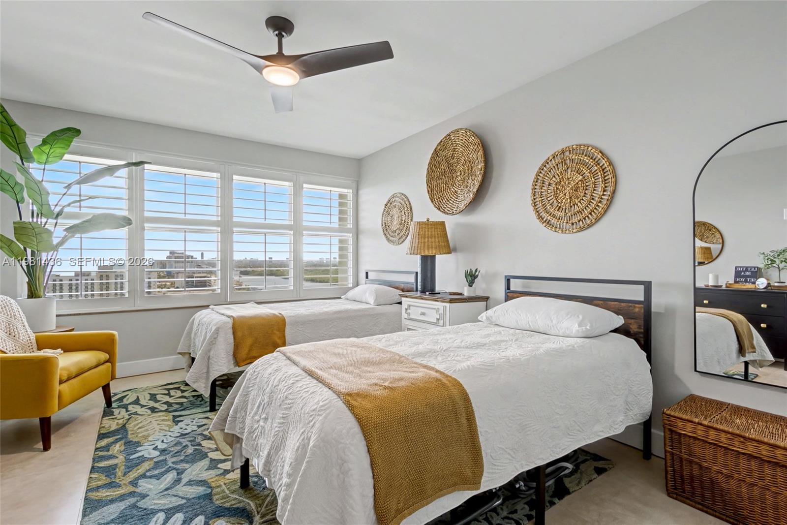 HOLLYWOOD TOWERS CONDO - Residential