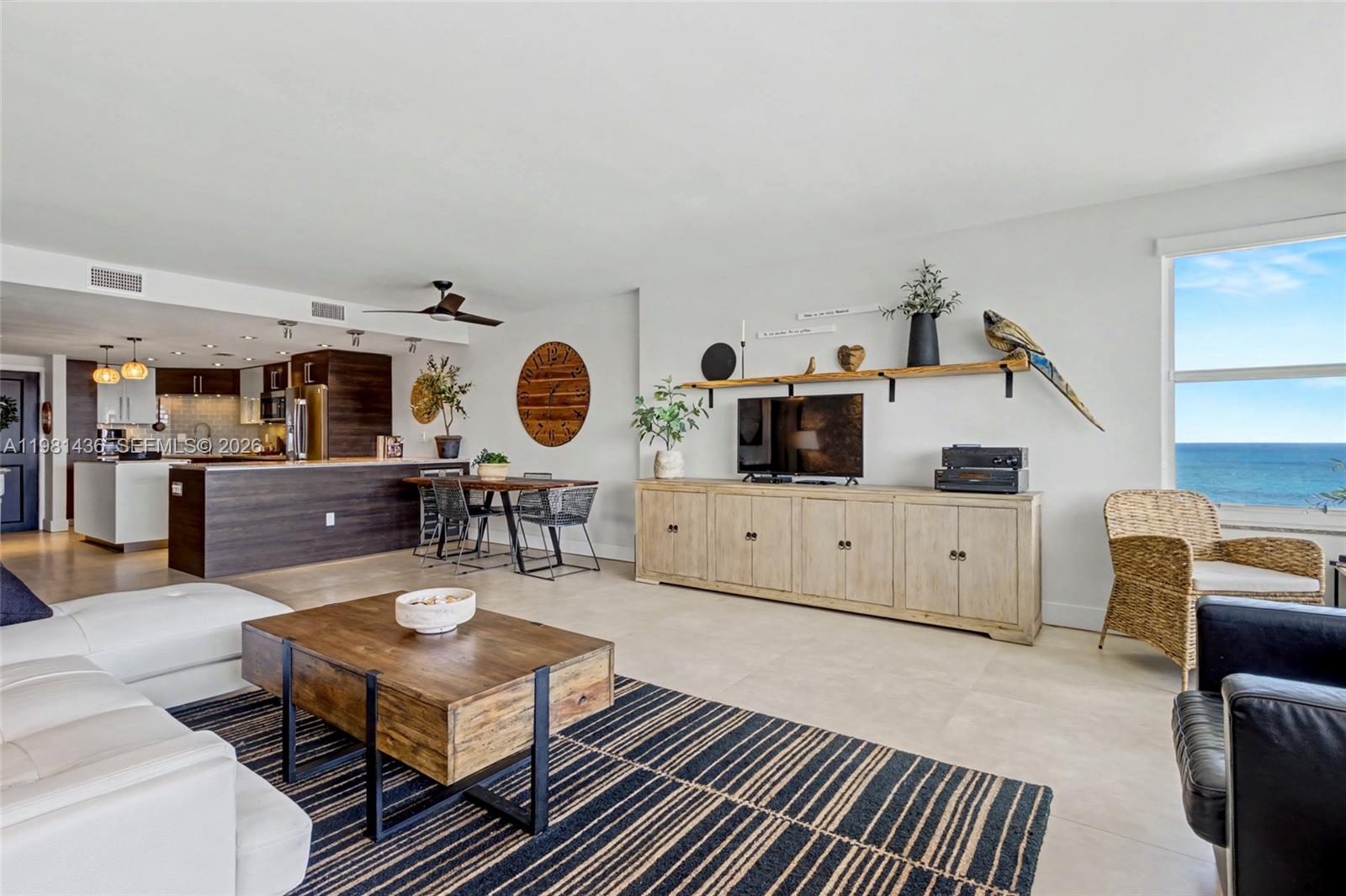 HOLLYWOOD TOWERS CONDO - Residential