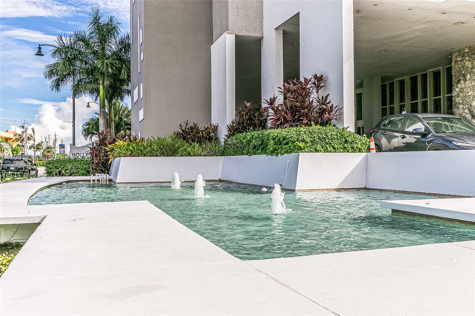 HOLLYWOOD TOWERS CONDO - Residential