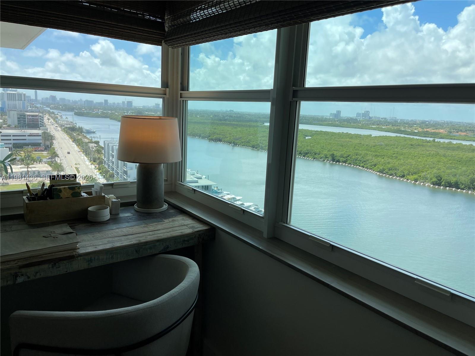 HOLLYWOOD TOWERS CONDO - Residential