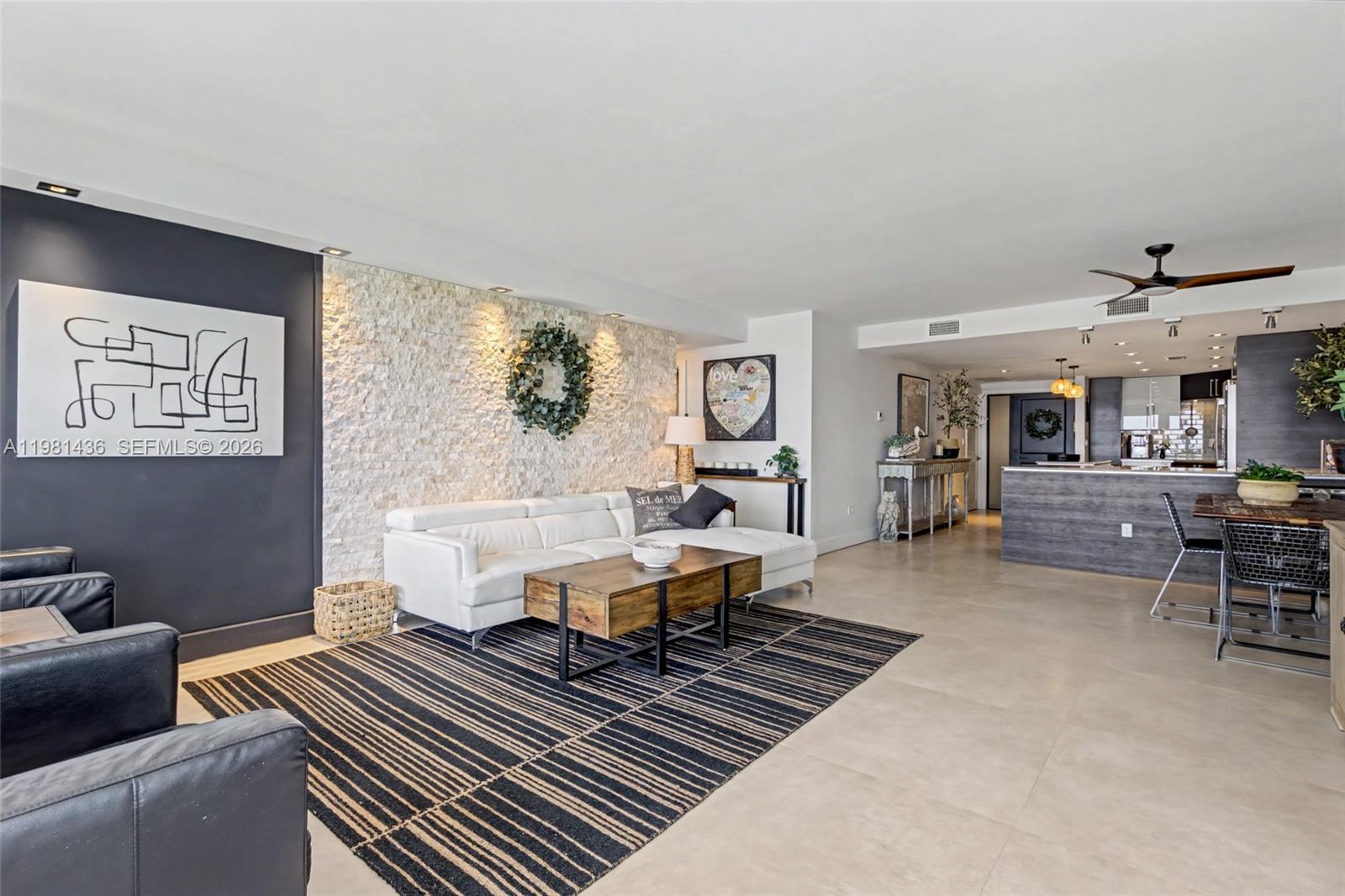 HOLLYWOOD TOWERS CONDO - Residential