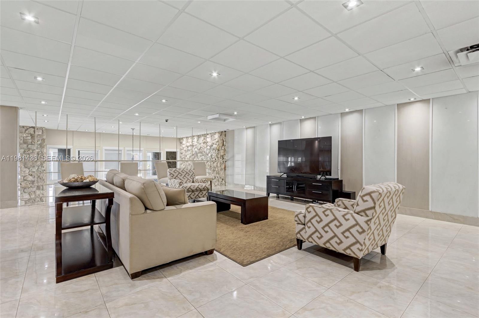 HOLLYWOOD TOWERS CONDO - Residential