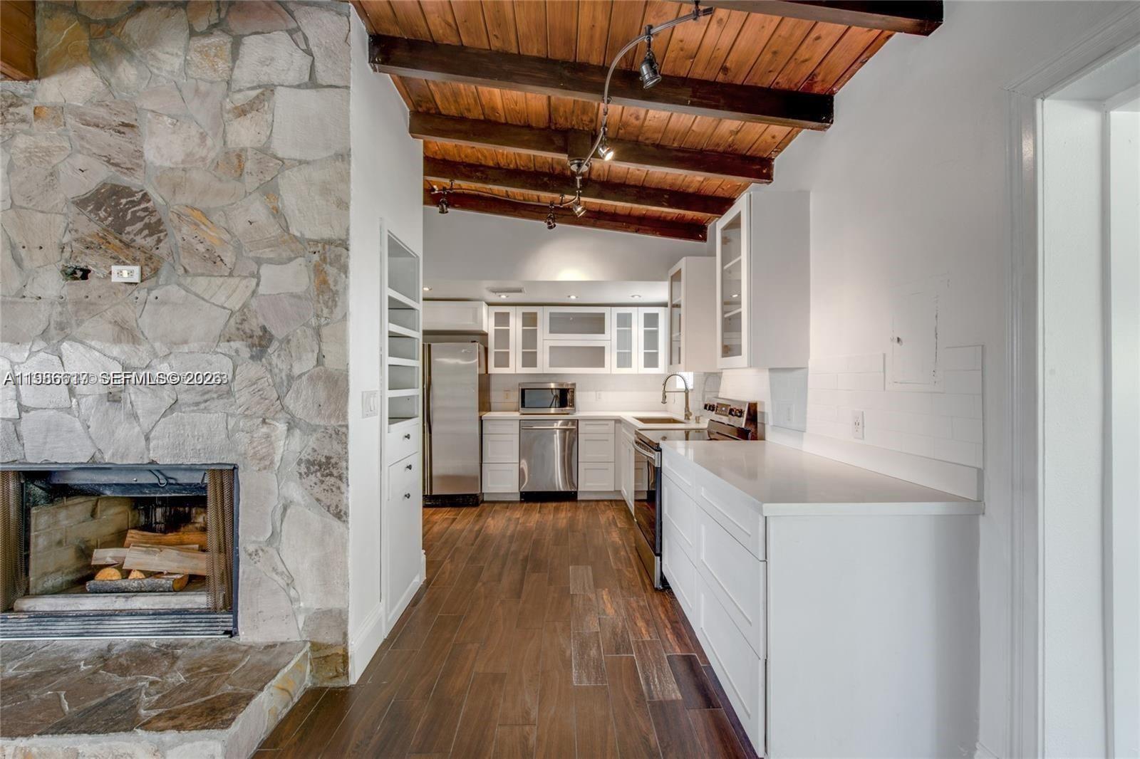 TROPICAL GARDENS ESTATES - Residential Lease