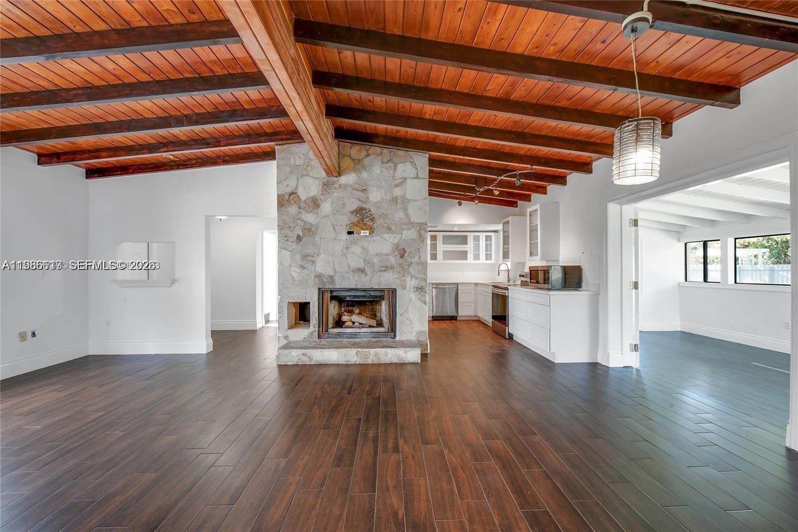 TROPICAL GARDENS ESTATES - Residential Lease