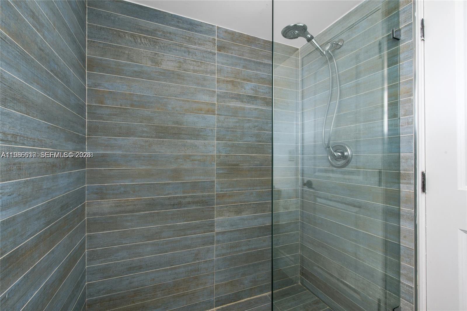 TROPICAL GARDENS ESTATES - Residential Lease