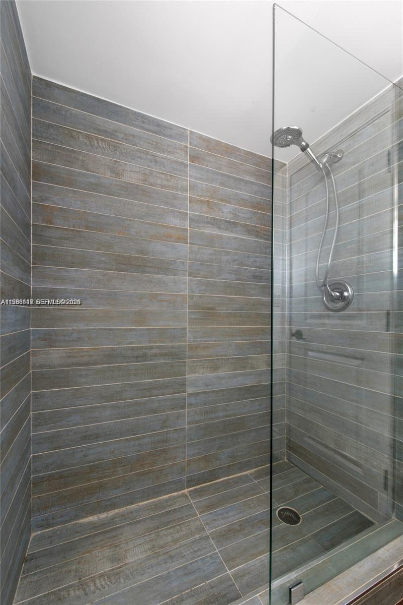 TROPICAL GARDENS ESTATES - Residential Lease