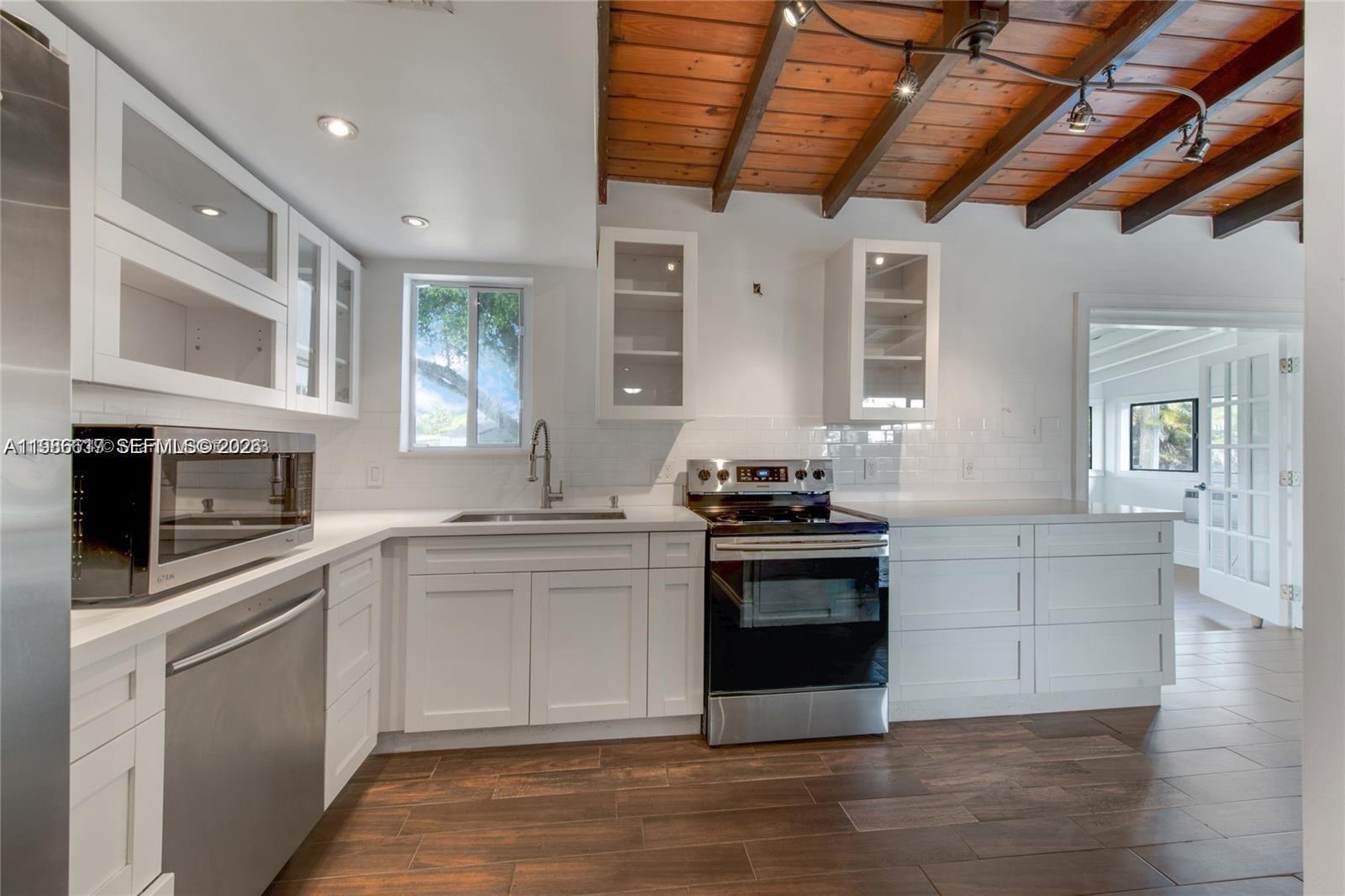 TROPICAL GARDENS ESTATES - Residential Lease