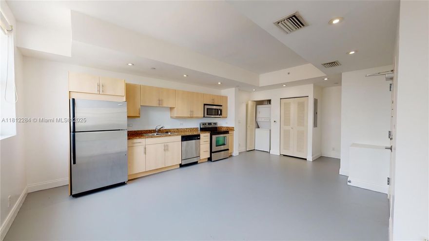 Beautiful remodeled 1 bed 1 bath, offers high ceilings, large windows, stainless steel appliances, granite countertops, and a modern bath. Washer & Dryer inside the unit. Bldg amenities include a fitness center, lounge room, game room with pool table, and entertainment area. Centrally located in Downtown and within walking distance to Whole Foods, restaurants, Metro Mover, Metrorail, Bayfront Park, Bayside, American Airlines Arena, Bayside, Miami Dade College, minutes to Brickell, SoBe, Grove, Gables, and Airport. NO PETS ALLOWED. NO PARKING SPACE. Parking is available one block away. Please check the listing VIRTUAL TOUR.