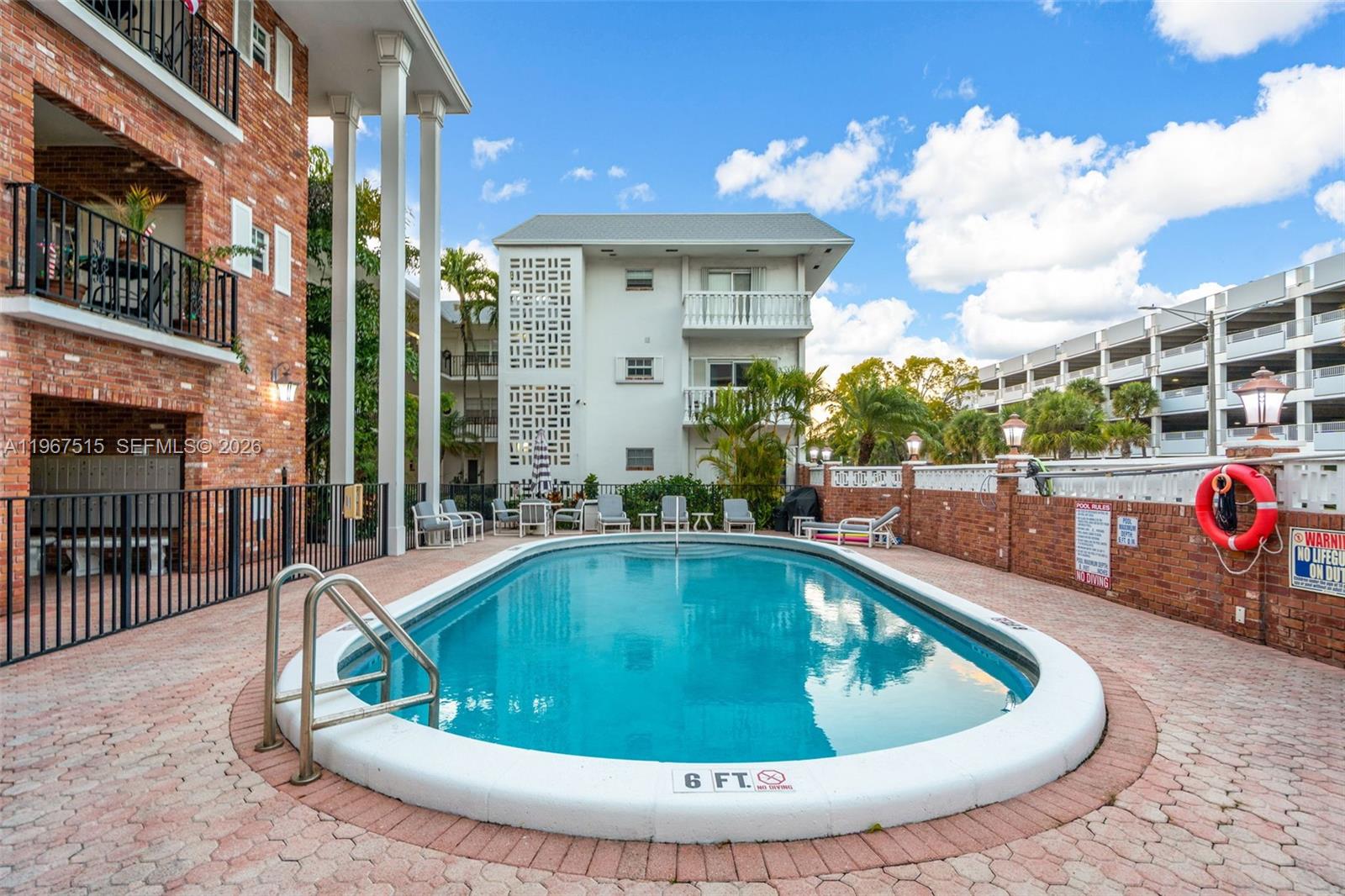 COLONIAL MANOR EAST APART - Residential