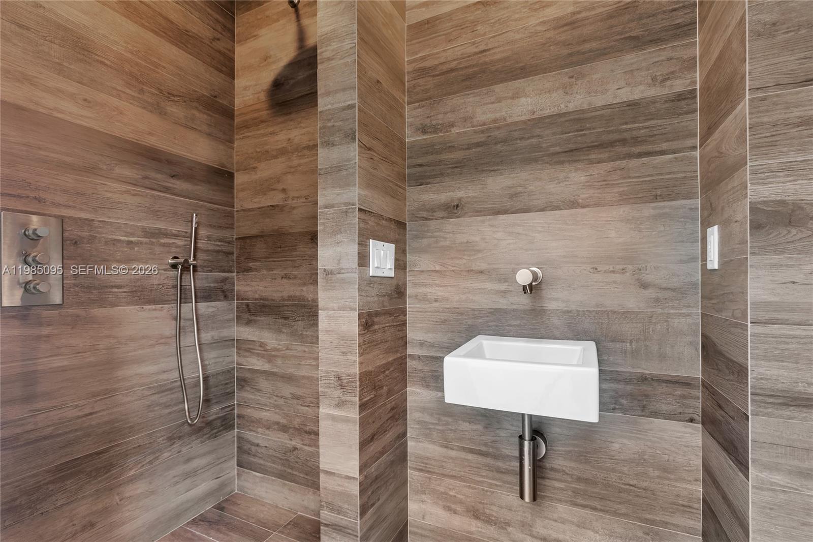 BELLE MEADE OF MIA SEC 1 - Residential Lease