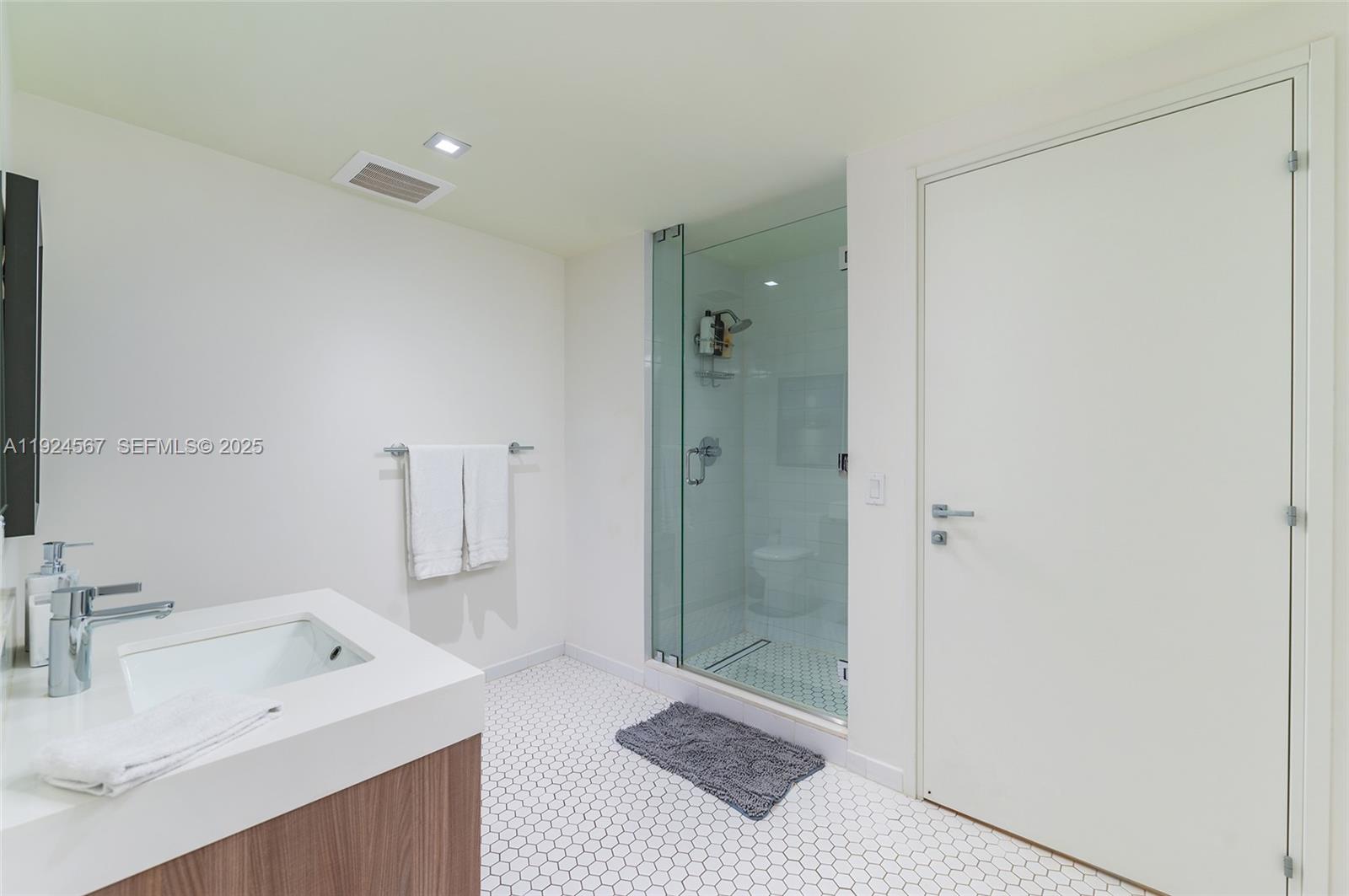 TIFFANY HOUSE CONDO - Residential Lease