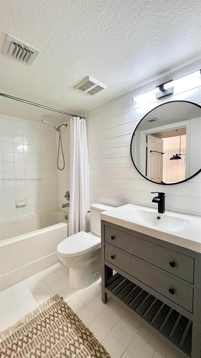 Emerald Isle at Laguna - Residential Lease