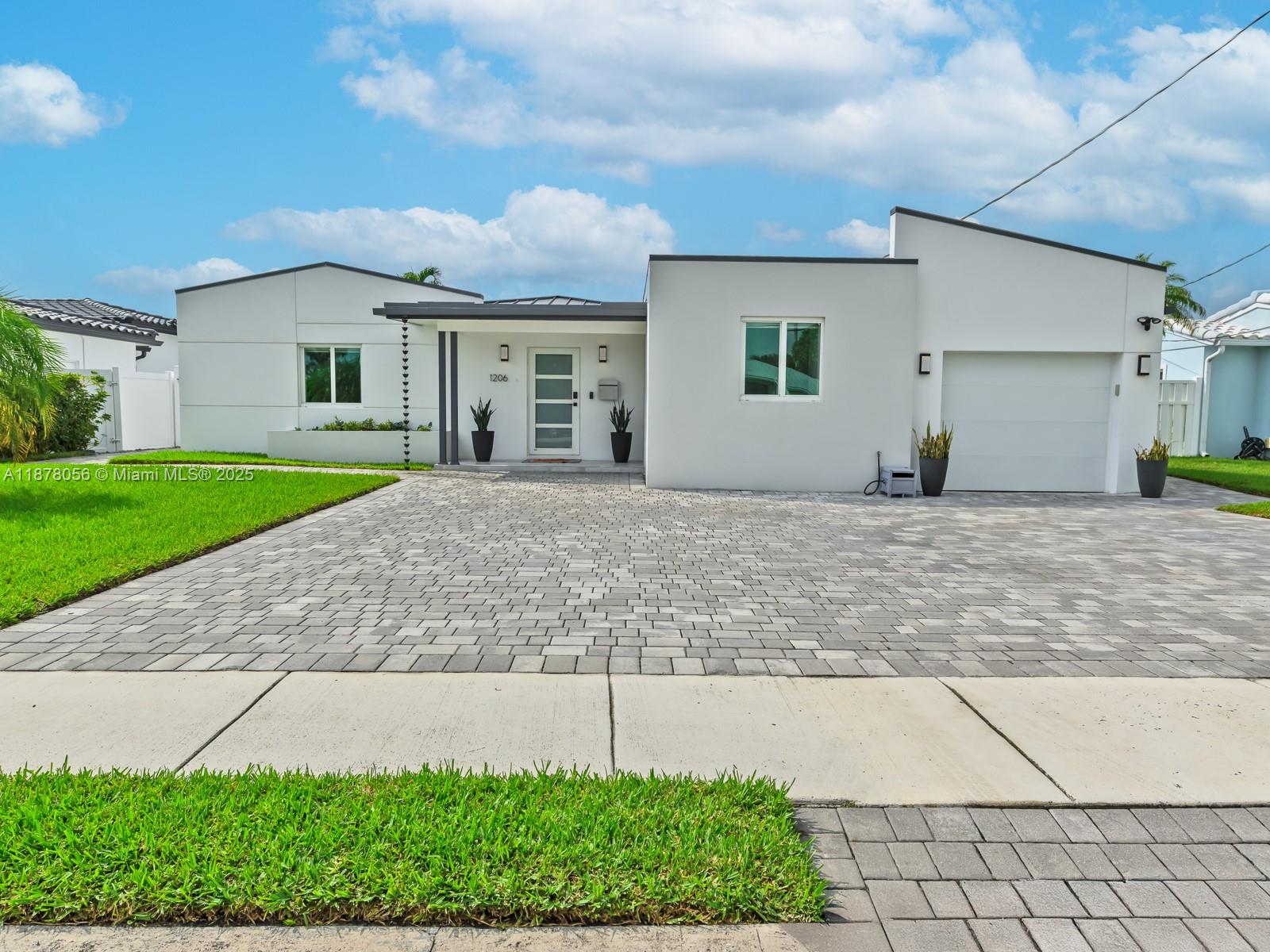 SOUTH NEW RIVER ISLES SEC - Residential