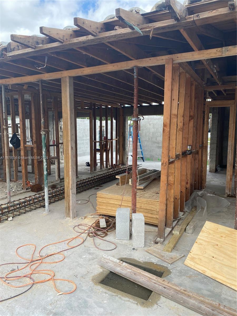 SOUTH NEW RIVER ISLES SEC - Residential