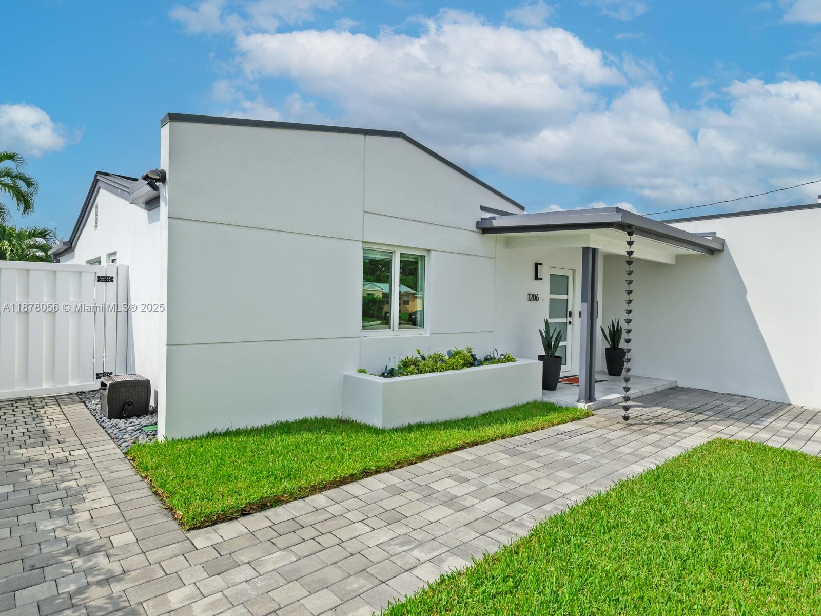 SOUTH NEW RIVER ISLES SEC - Residential