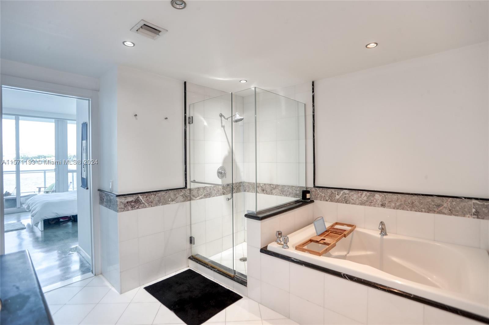 THE BENTLEY BAY CONDO - Residential Lease