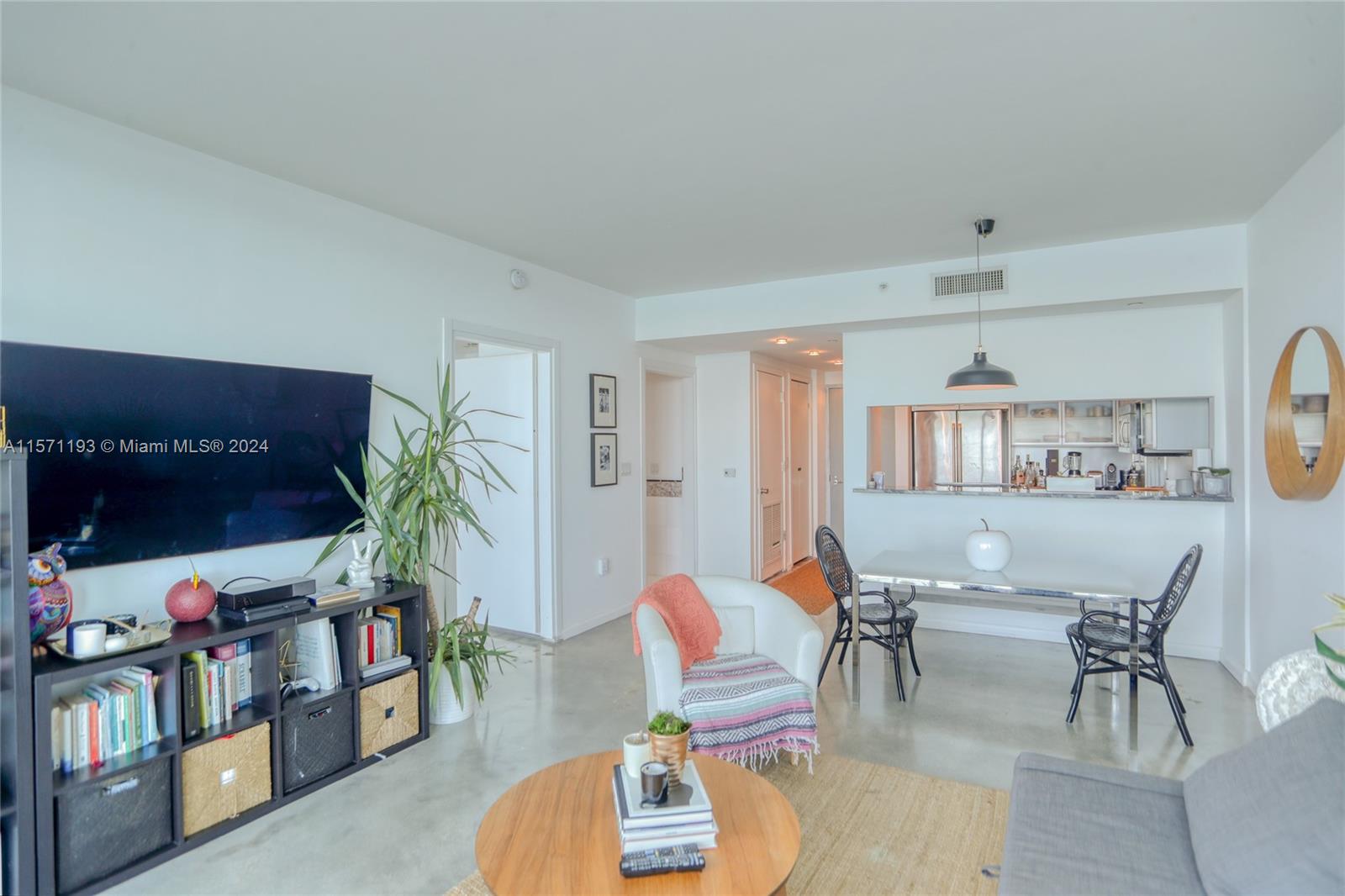 THE BENTLEY BAY CONDO - Residential Lease