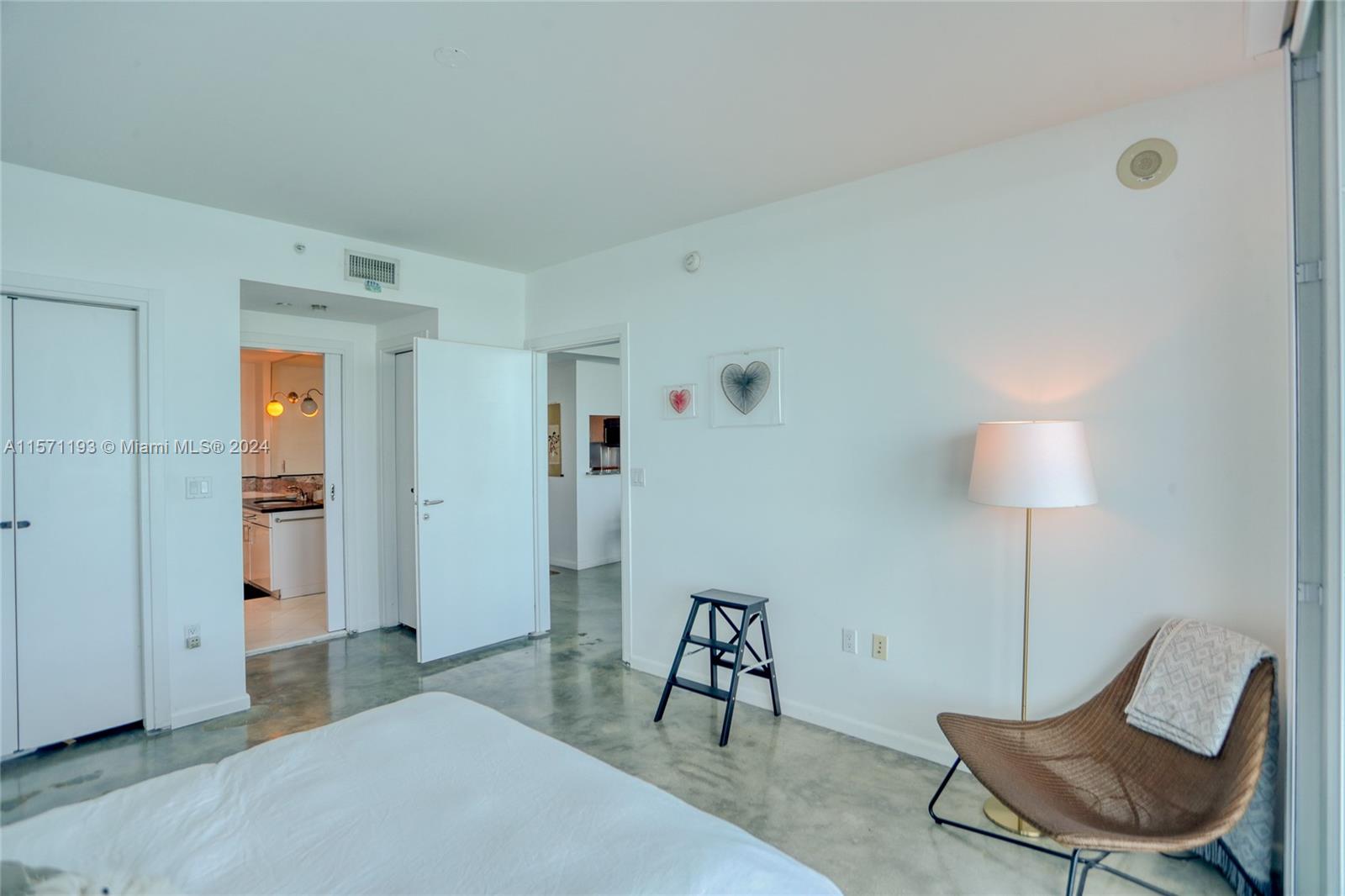 THE BENTLEY BAY CONDO - Residential Lease