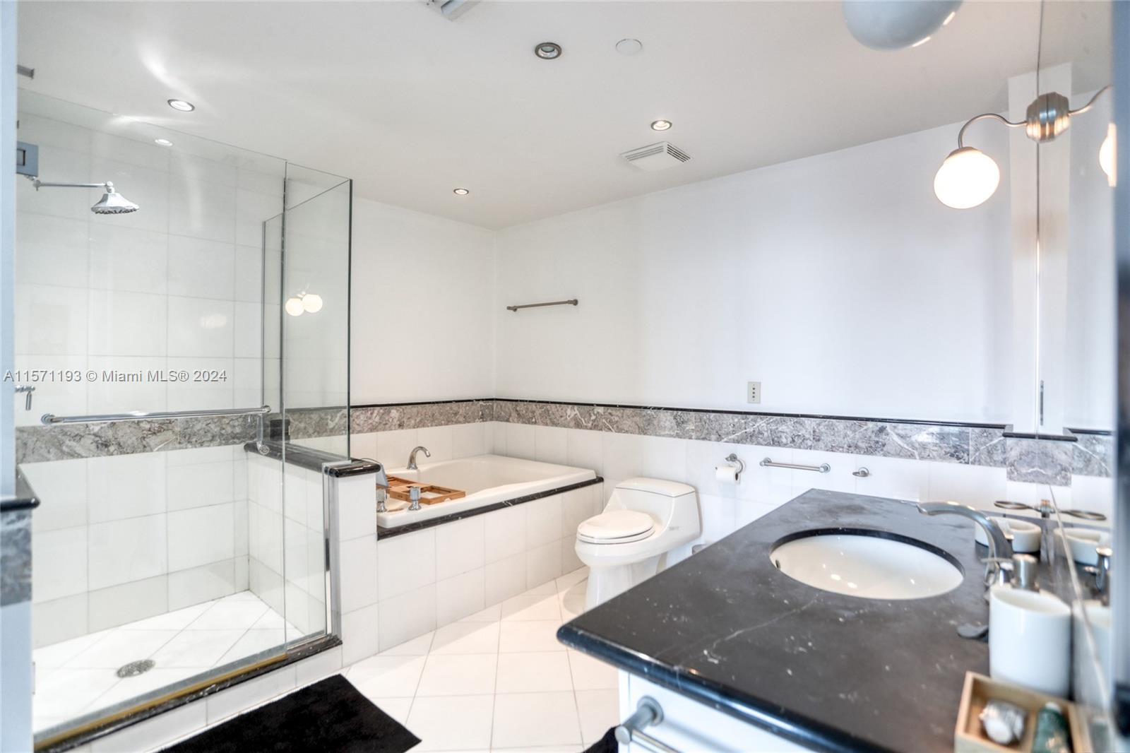 THE BENTLEY BAY CONDO - Residential Lease