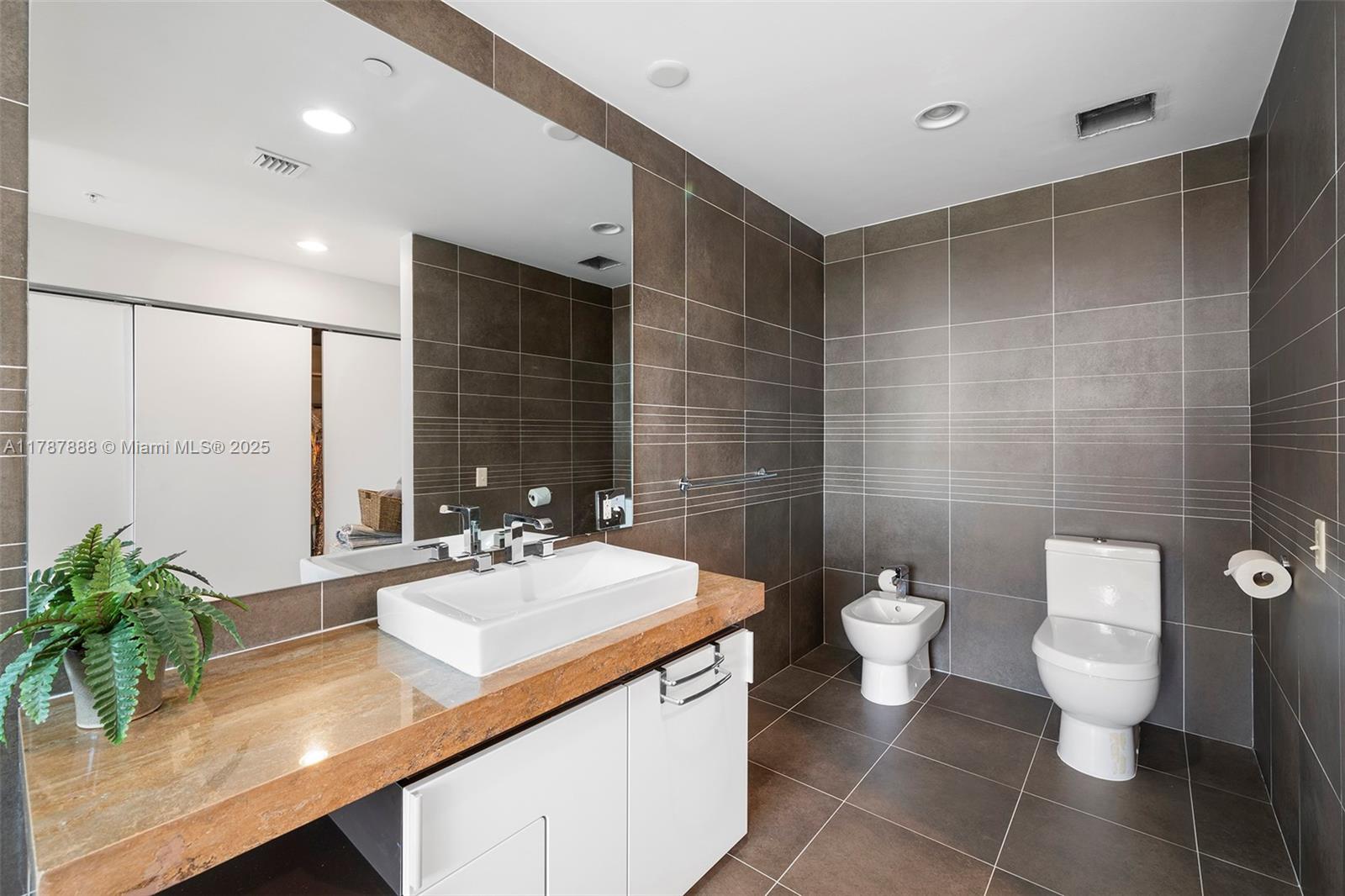 ARTEPARK SOUTH CONDO - Residential