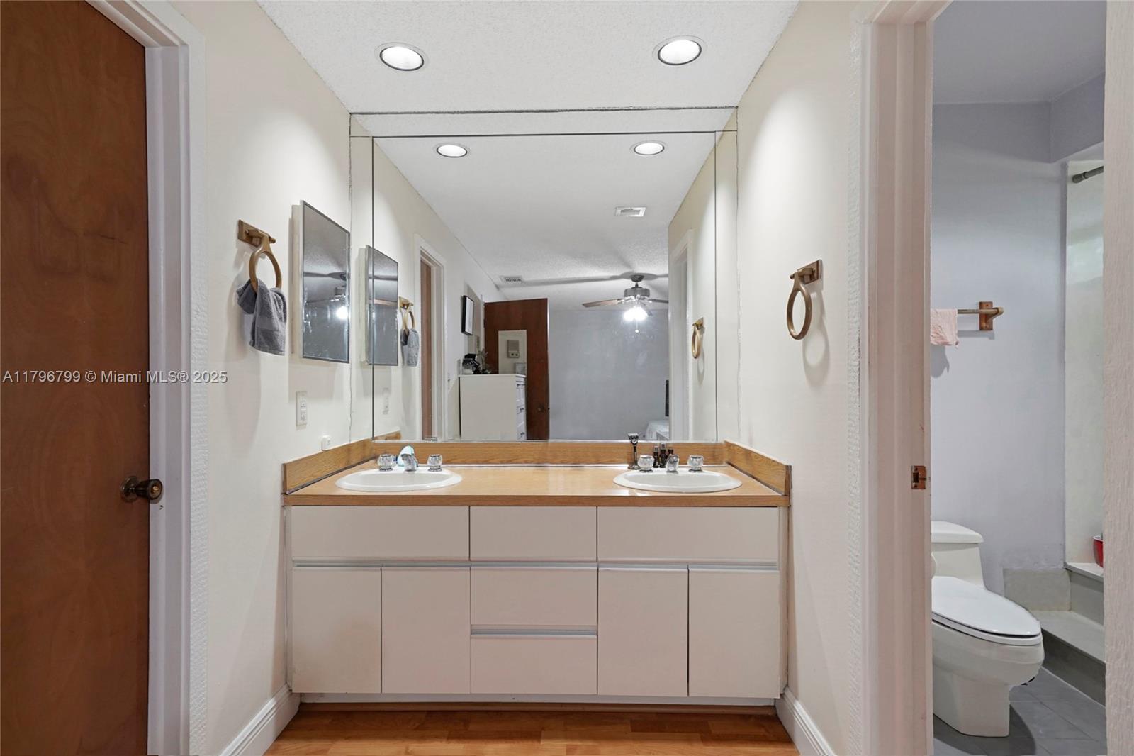 FAIRWAY COVE - Residential