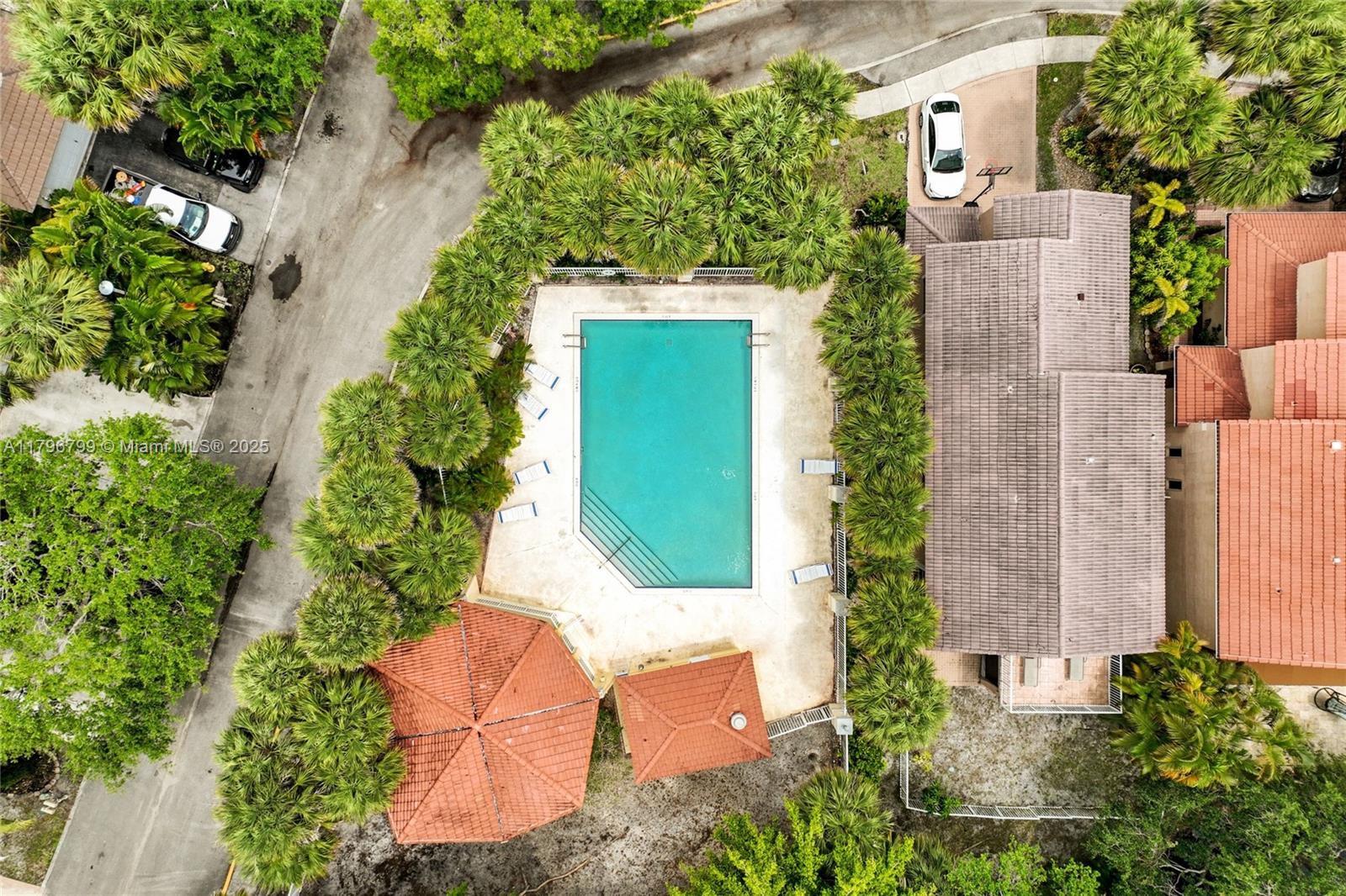 FAIRWAY COVE - Residential