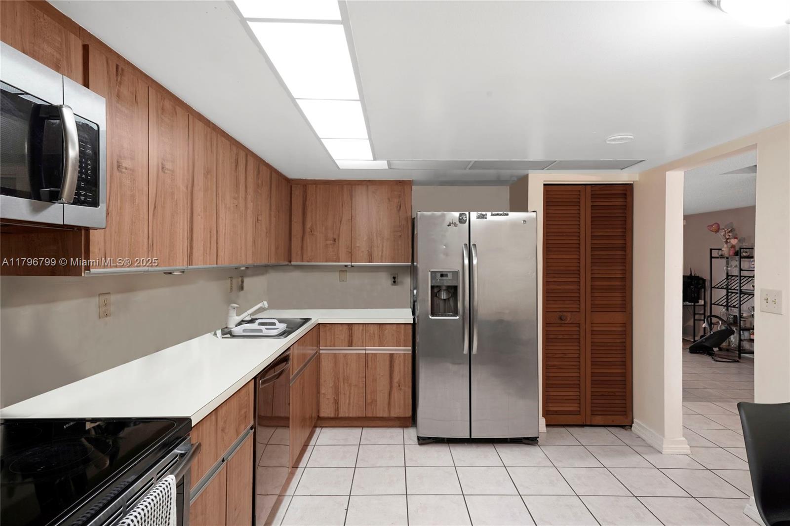 FAIRWAY COVE - Residential