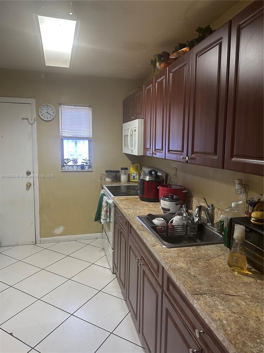 1900 W 54th St 113