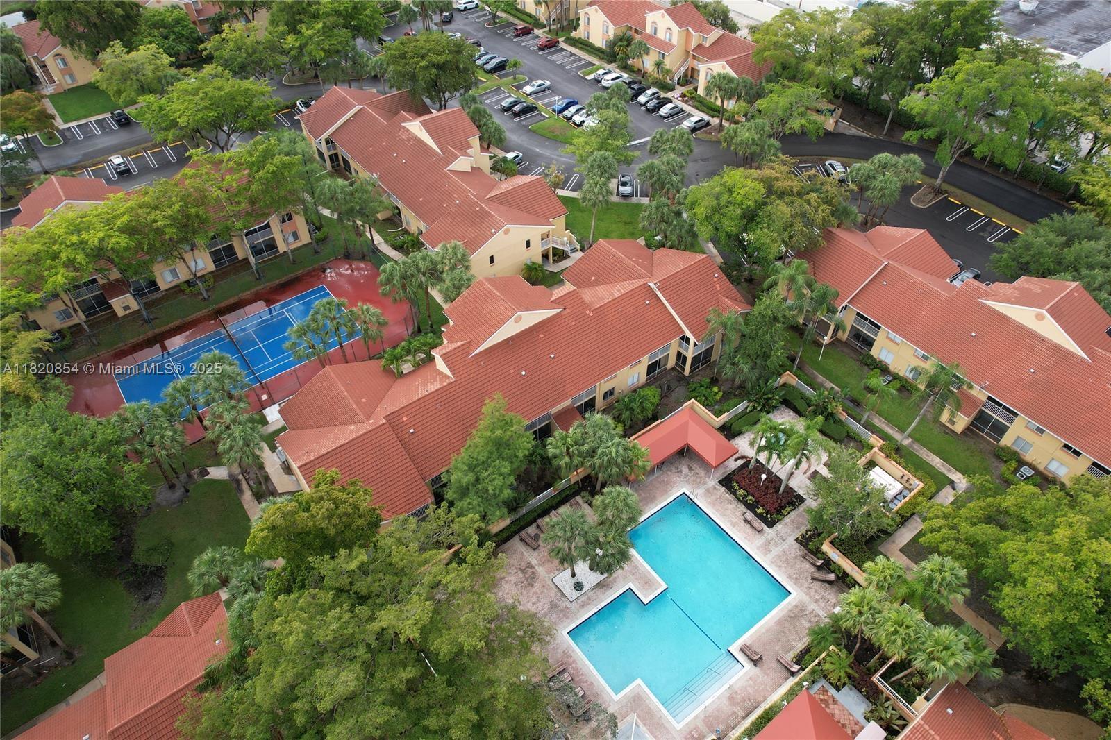 NAPOLI GARDENS AT CORAL S - Residential