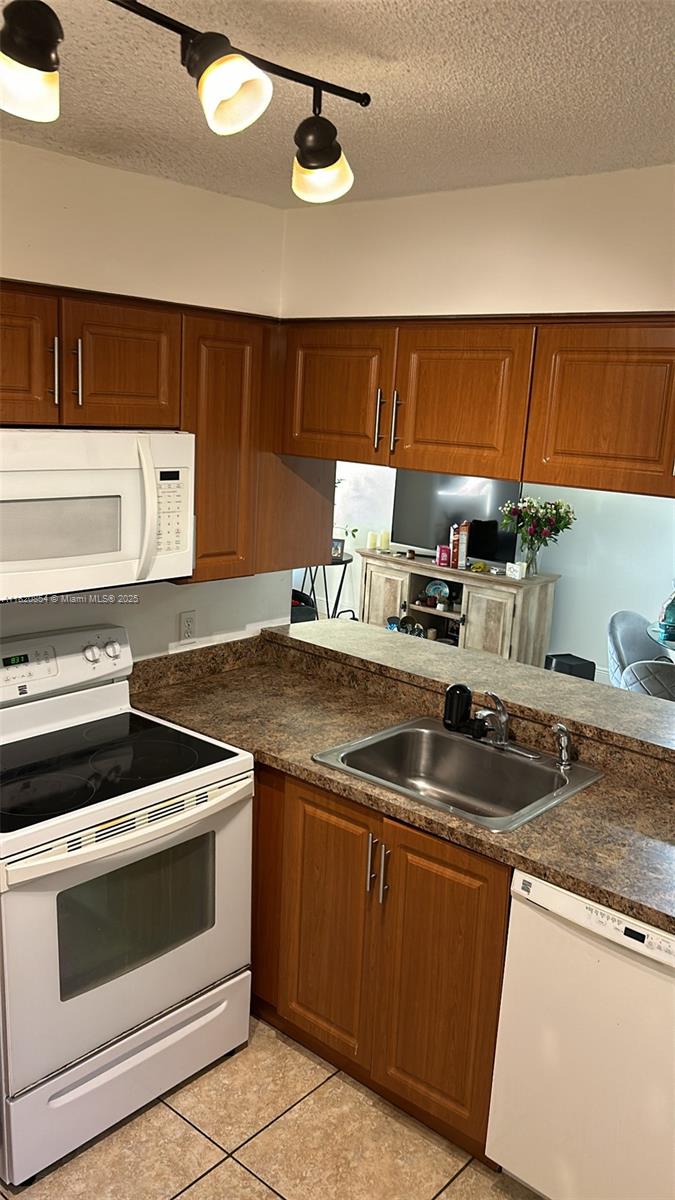 NAPOLI GARDENS AT CORAL S - Residential