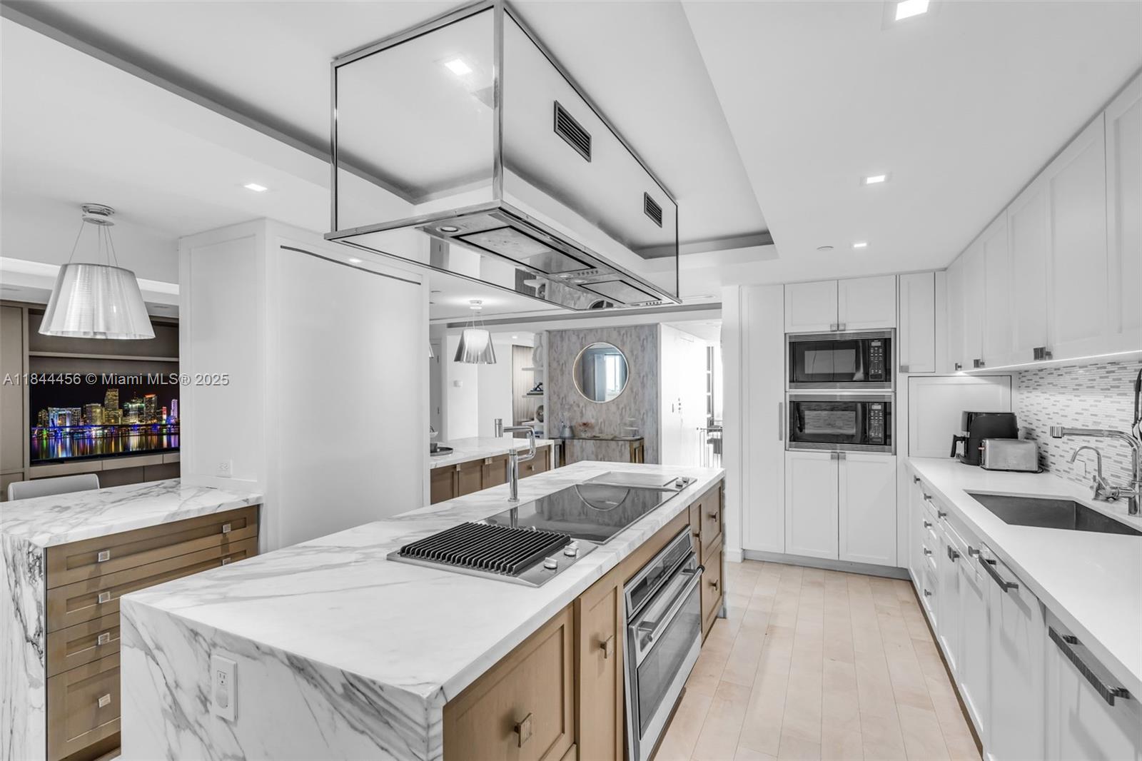 HAMPTONS SOUTH - Residential