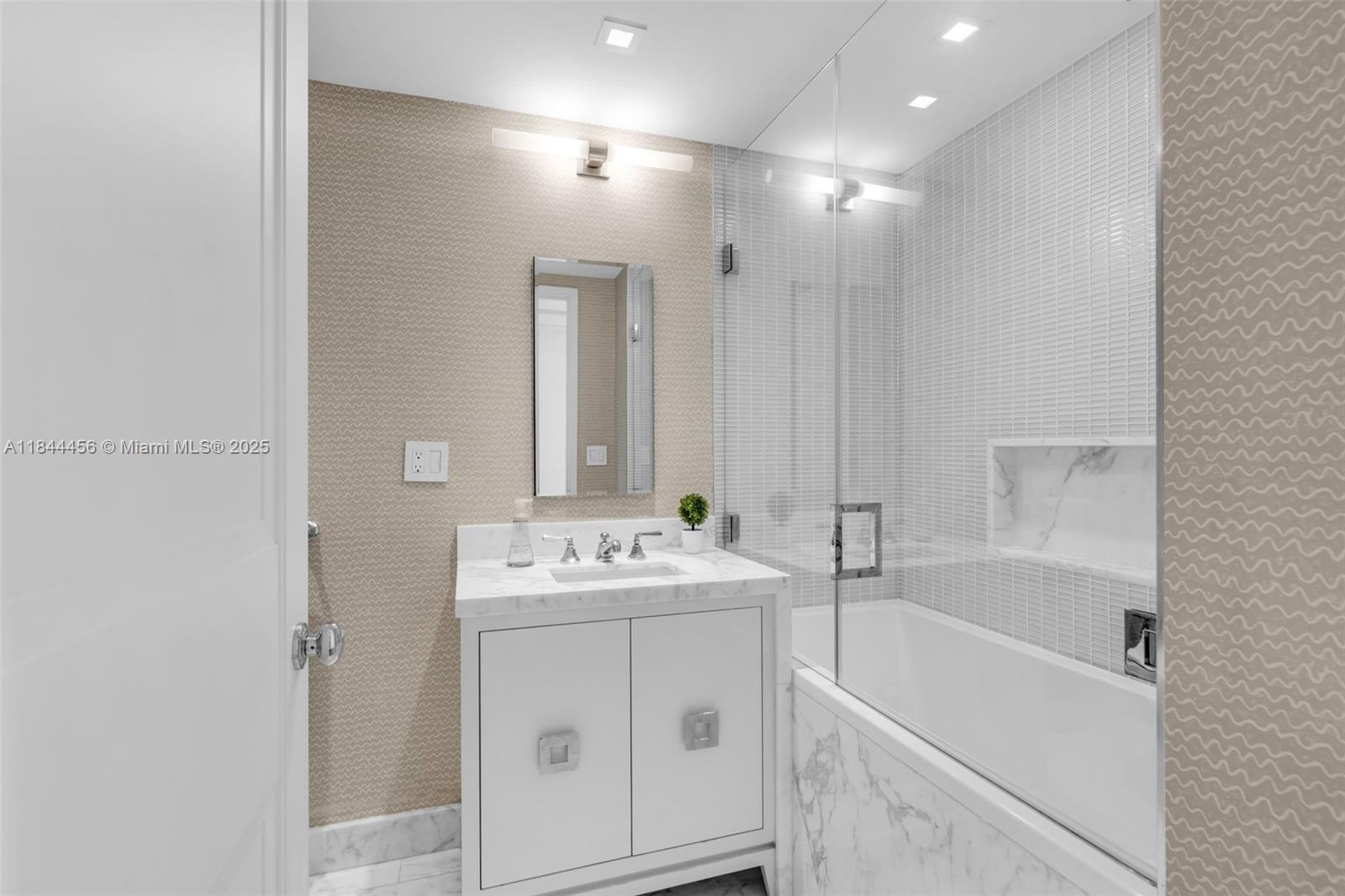 HAMPTONS SOUTH - Residential