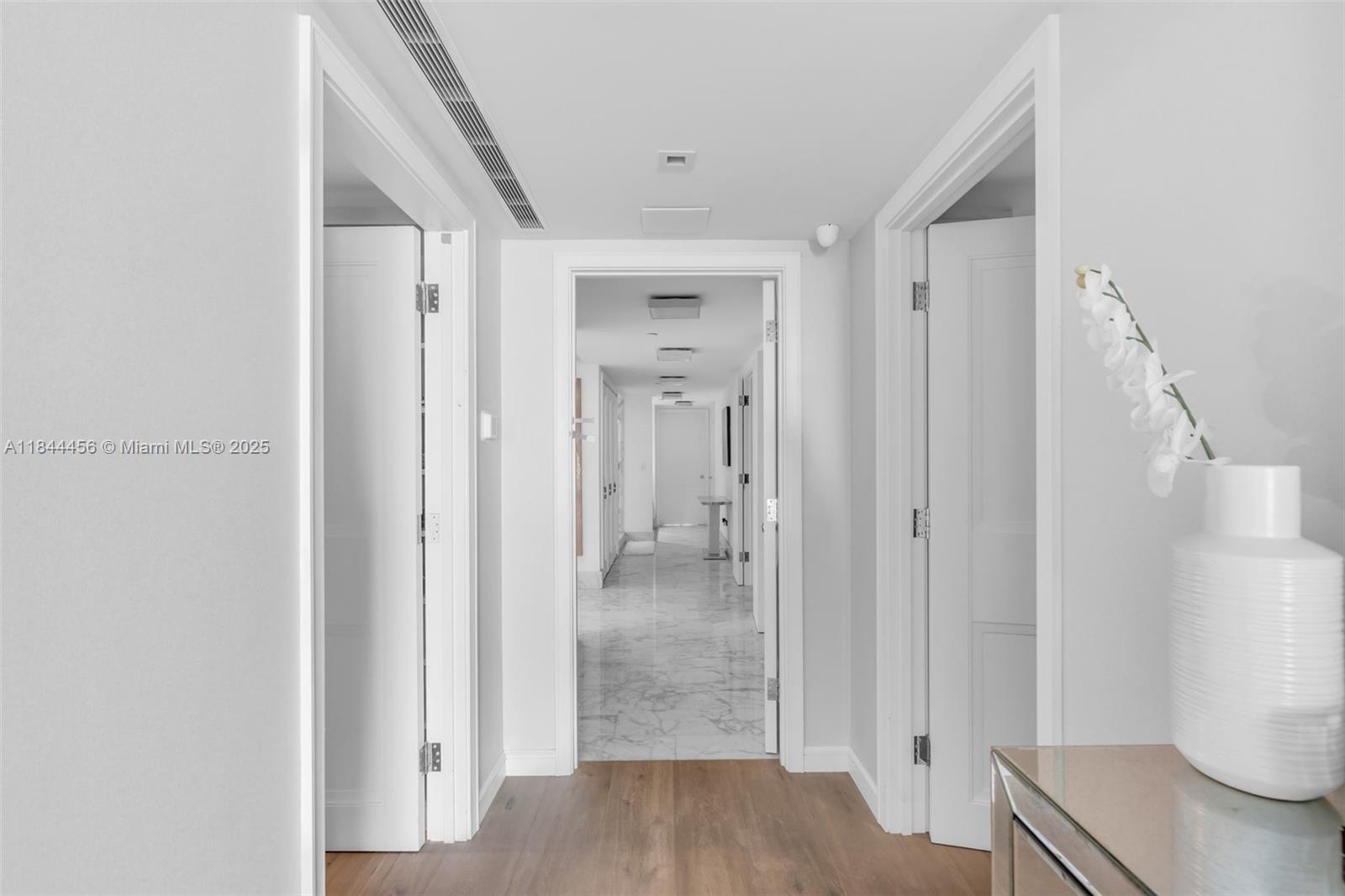 HAMPTONS SOUTH - Residential