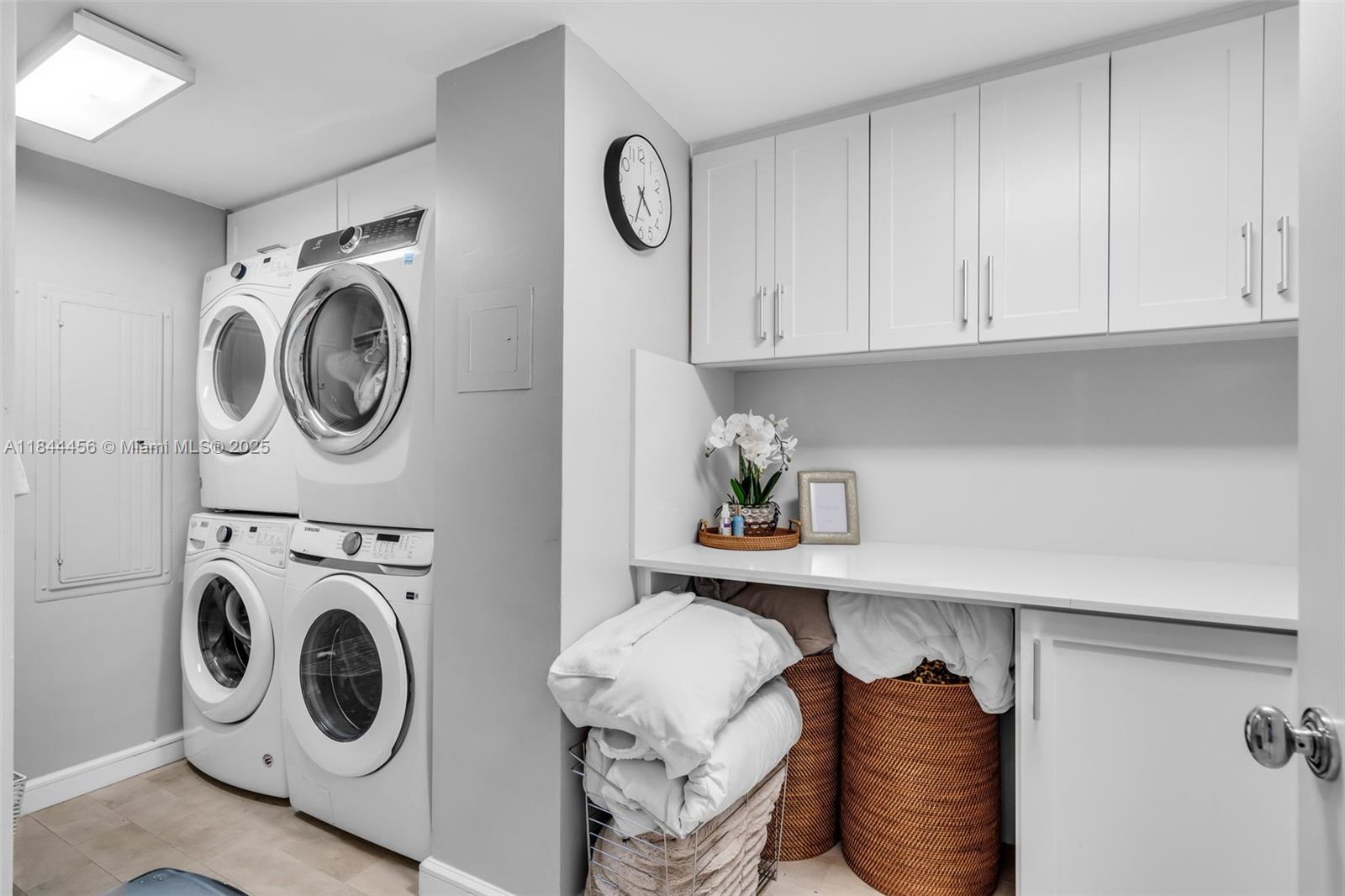 HAMPTONS SOUTH - Residential