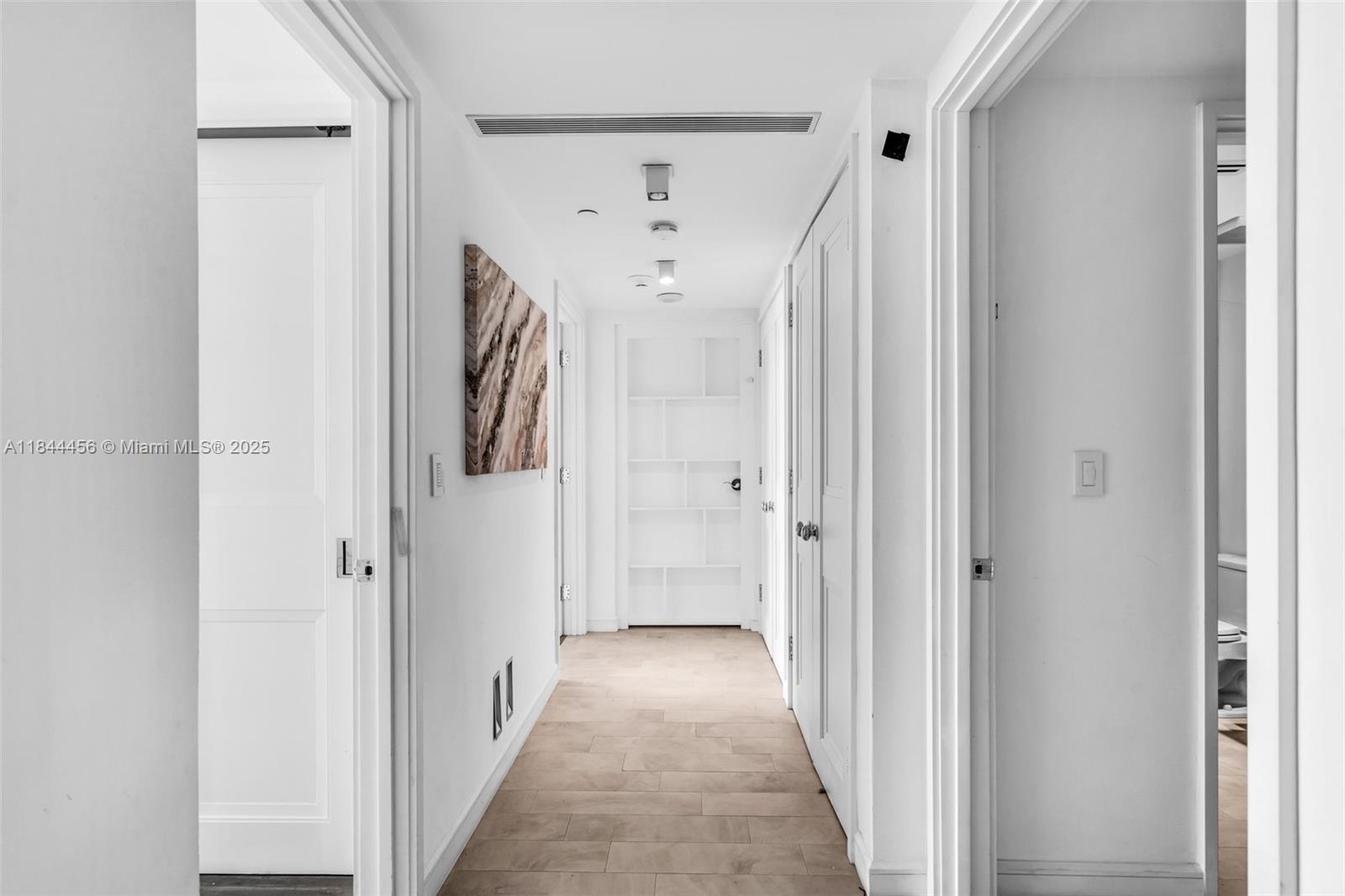 HAMPTONS SOUTH - Residential