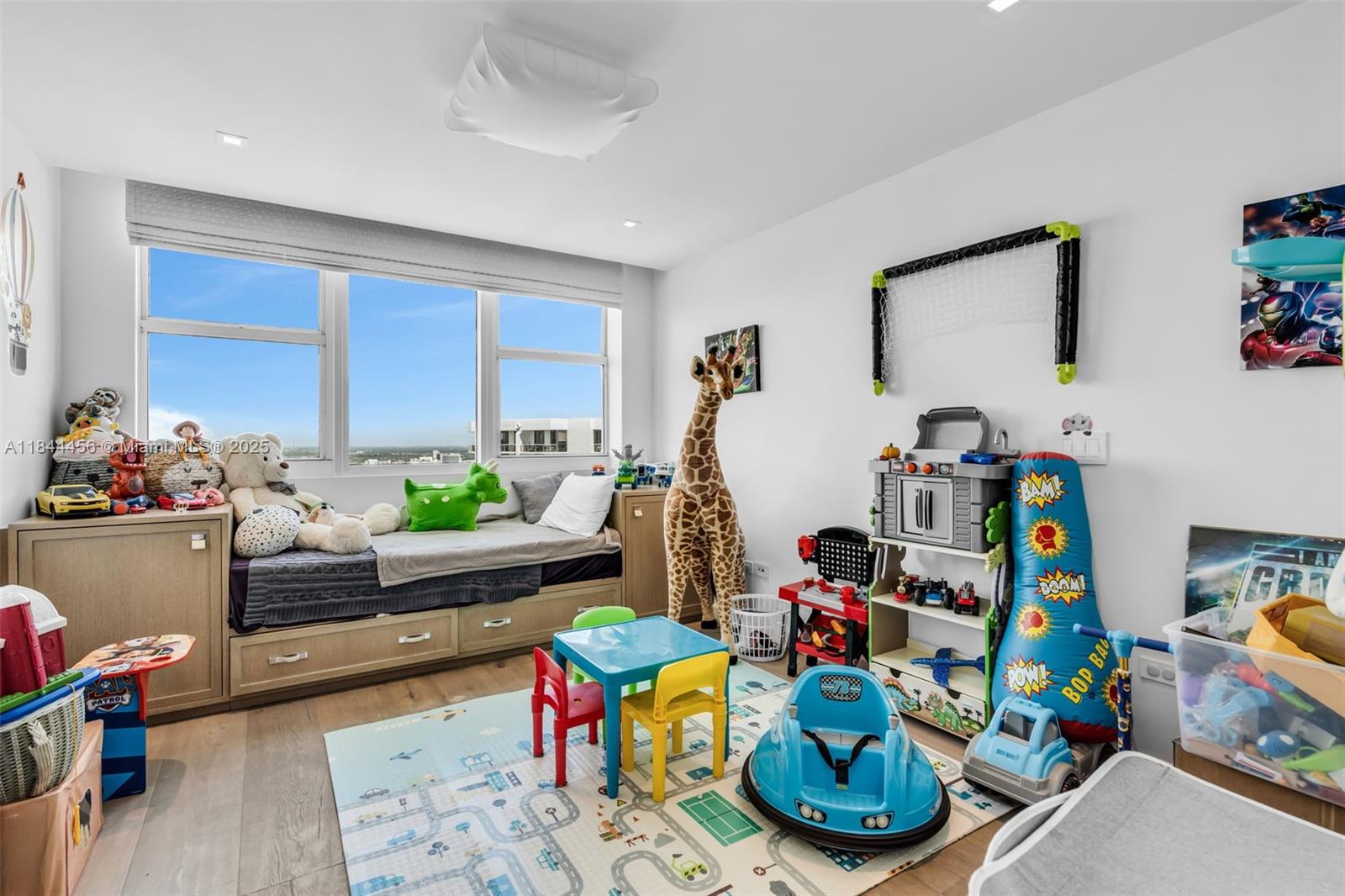 HAMPTONS SOUTH - Residential