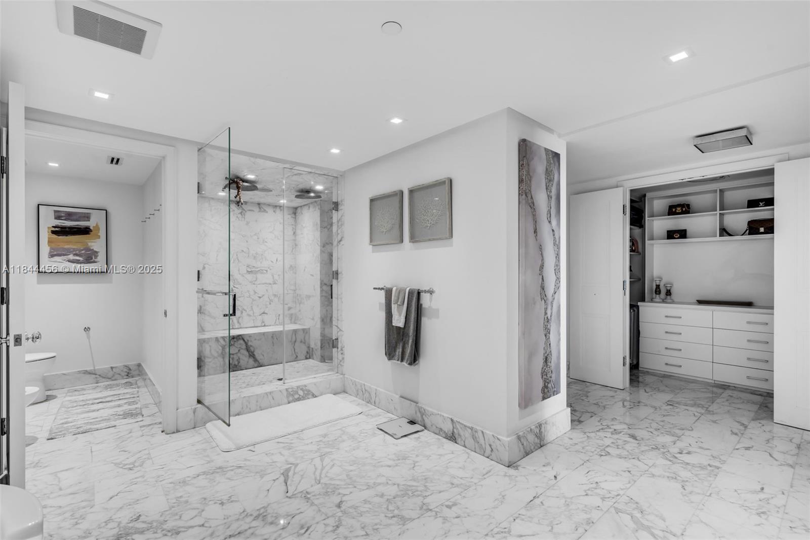 HAMPTONS SOUTH - Residential