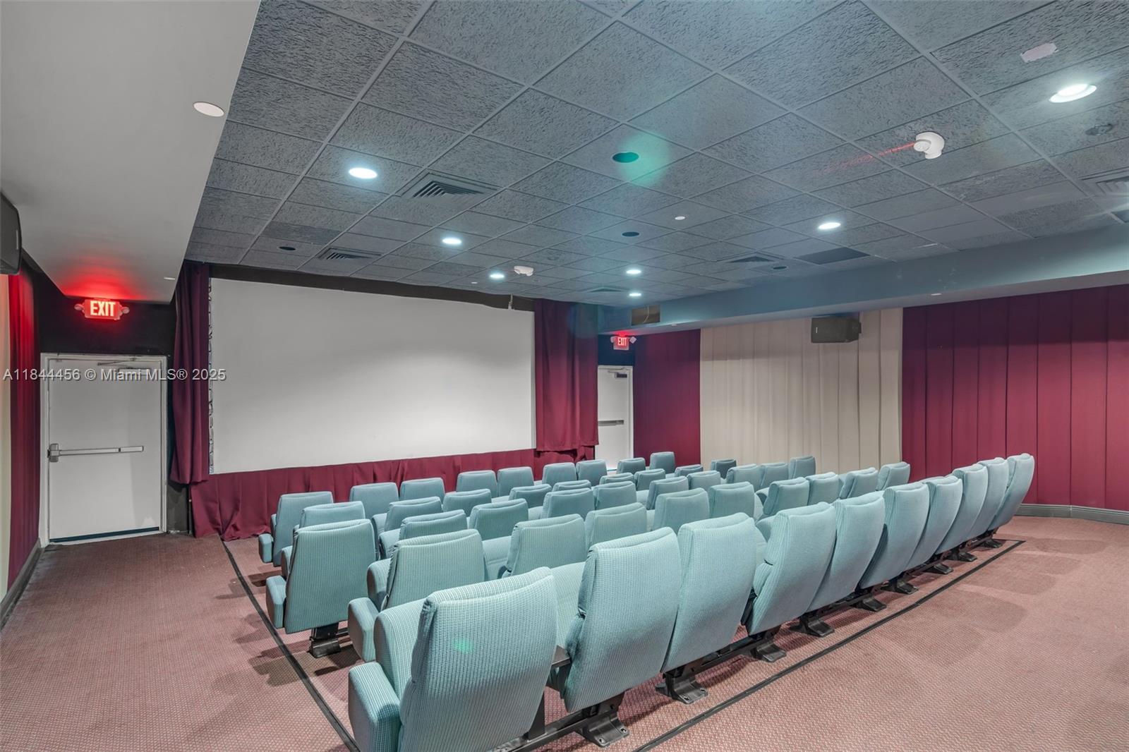 HAMPTONS SOUTH - Residential