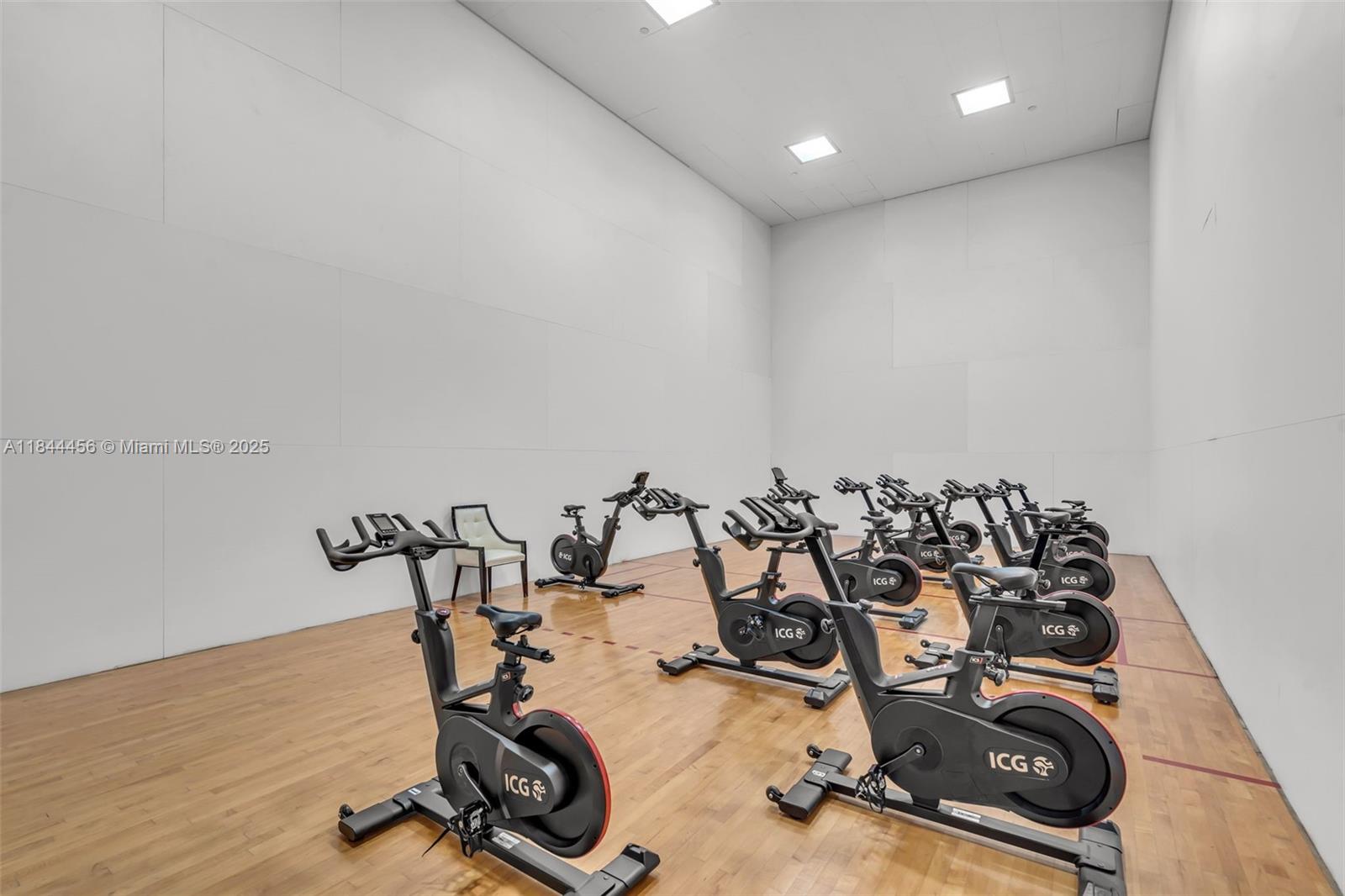 HAMPTONS SOUTH - Residential