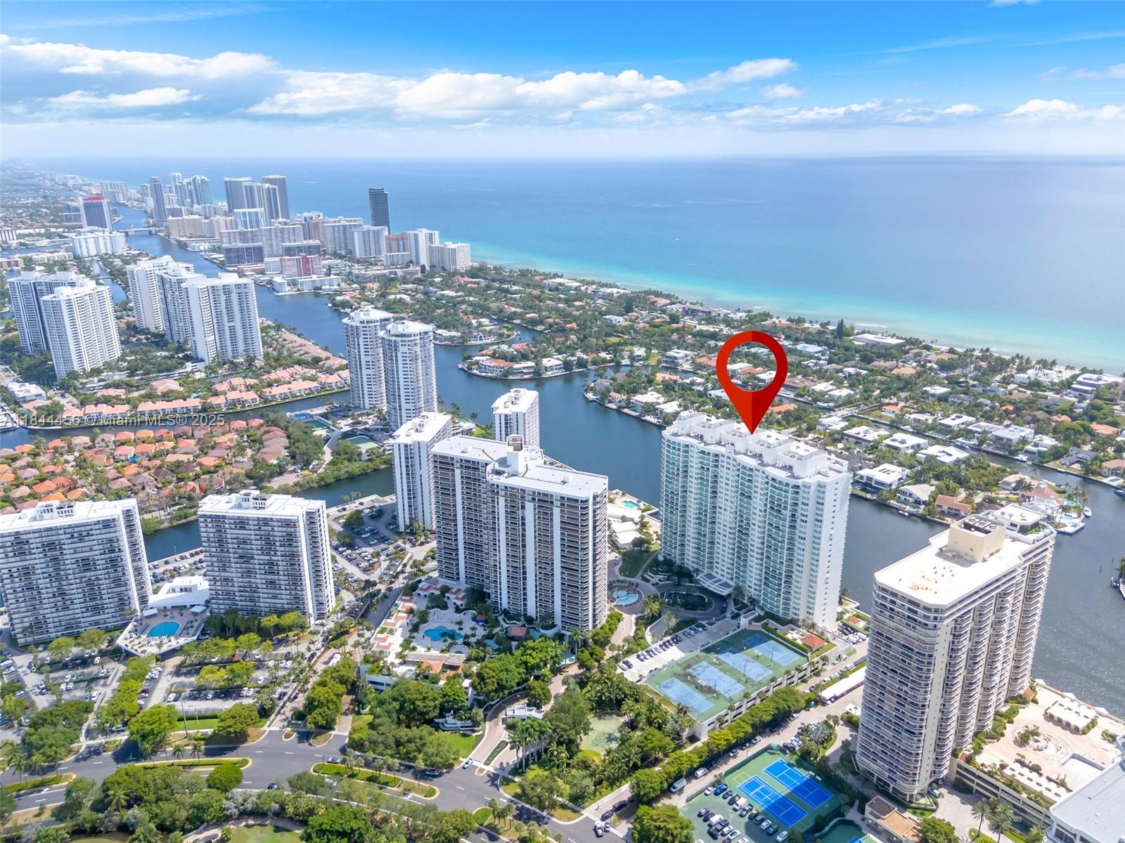 HAMPTONS SOUTH - Residential