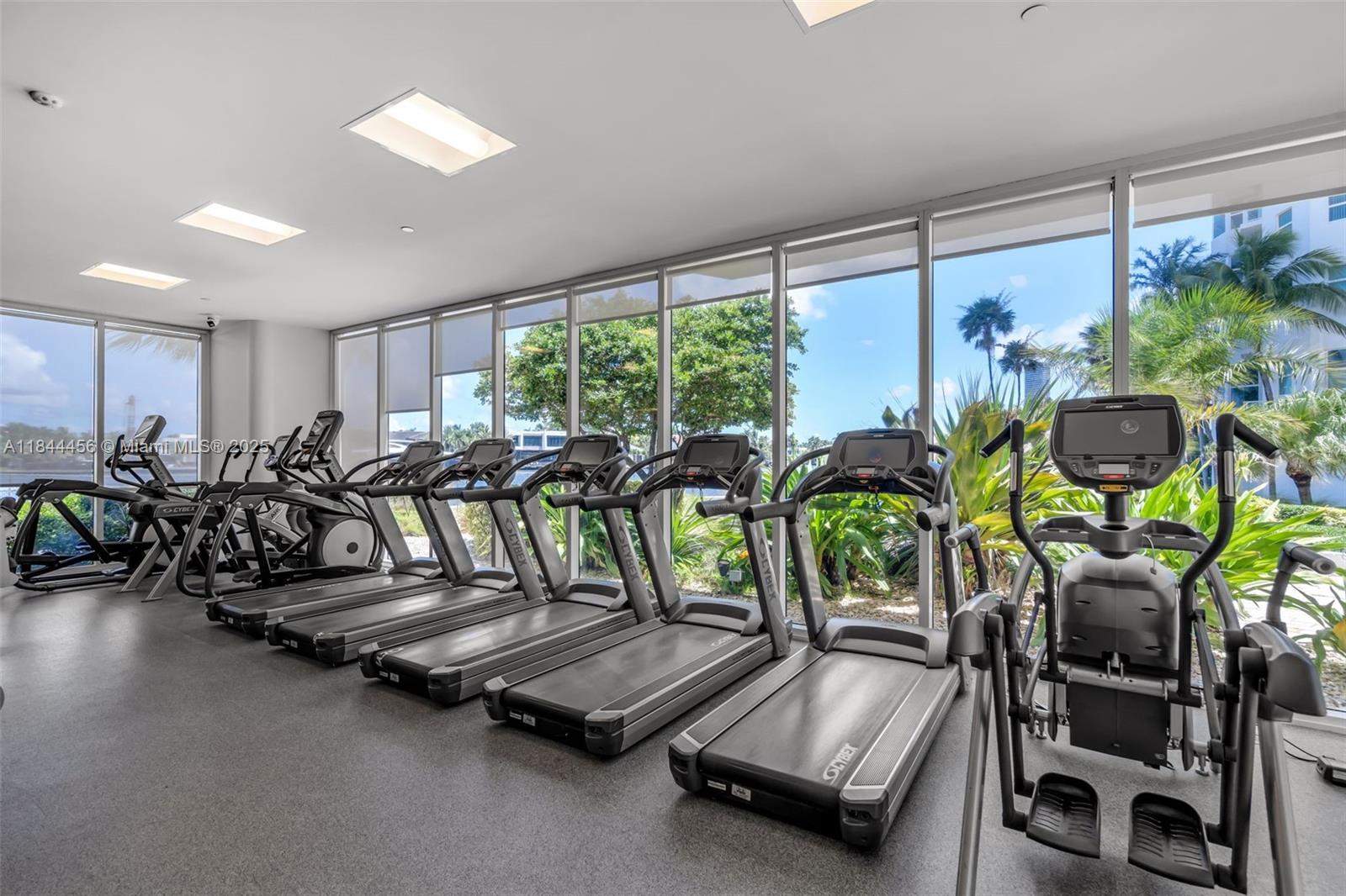 HAMPTONS SOUTH - Residential