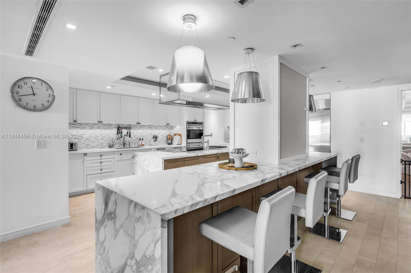 HAMPTONS SOUTH - Residential