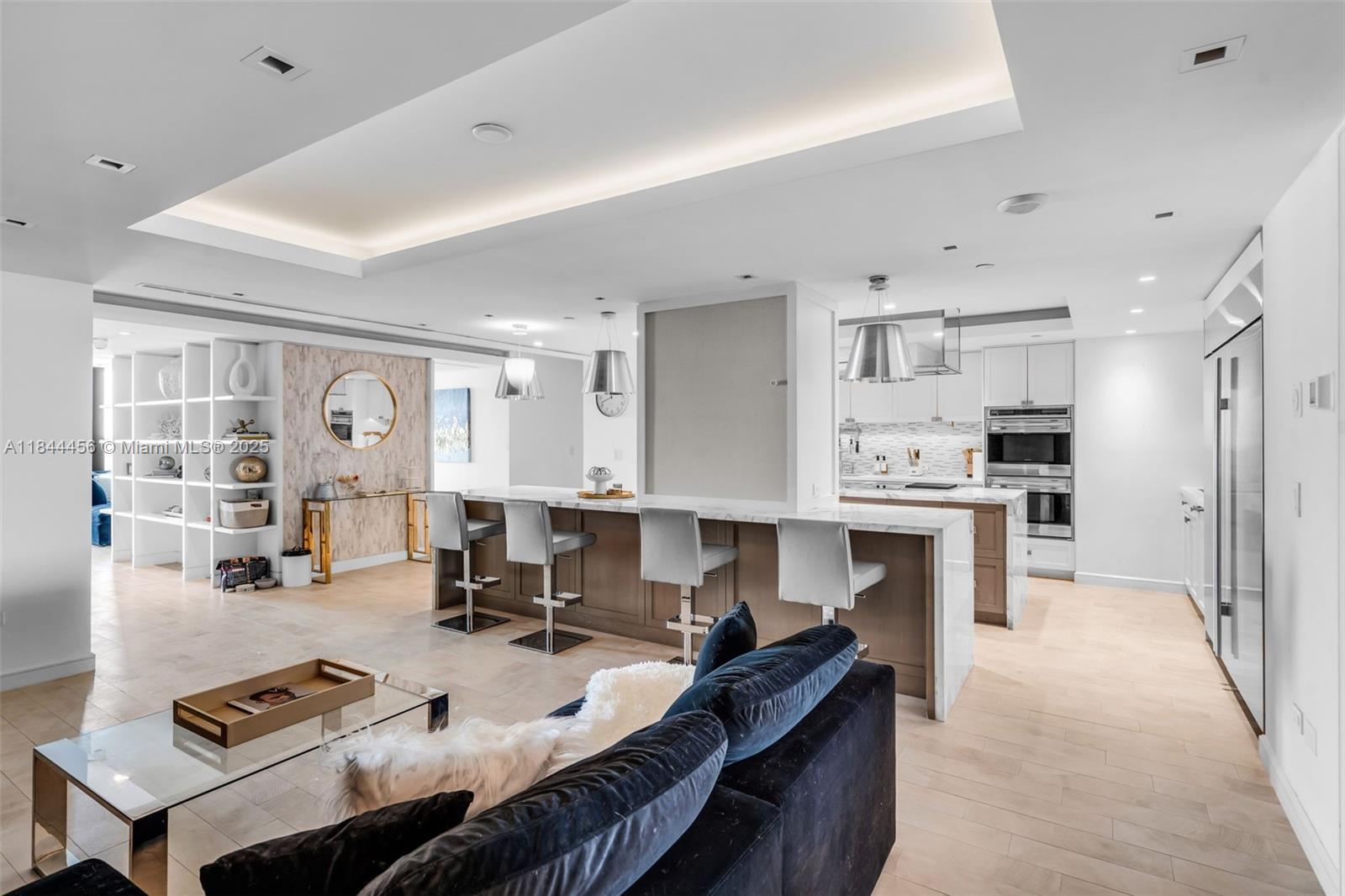 HAMPTONS SOUTH - Residential