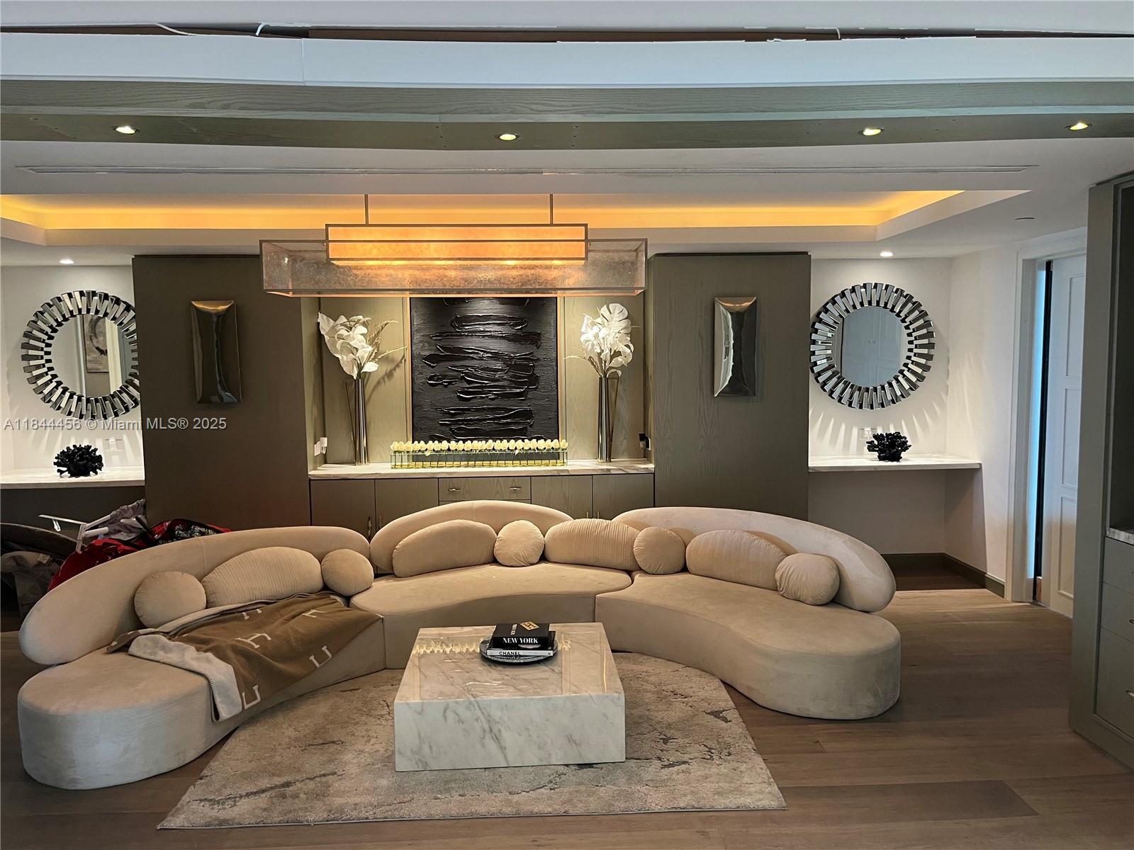 20201 E Country Club Dr 2809