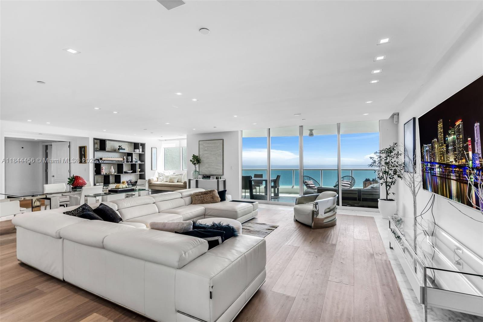 20201 E Country Club Dr 2808-2809