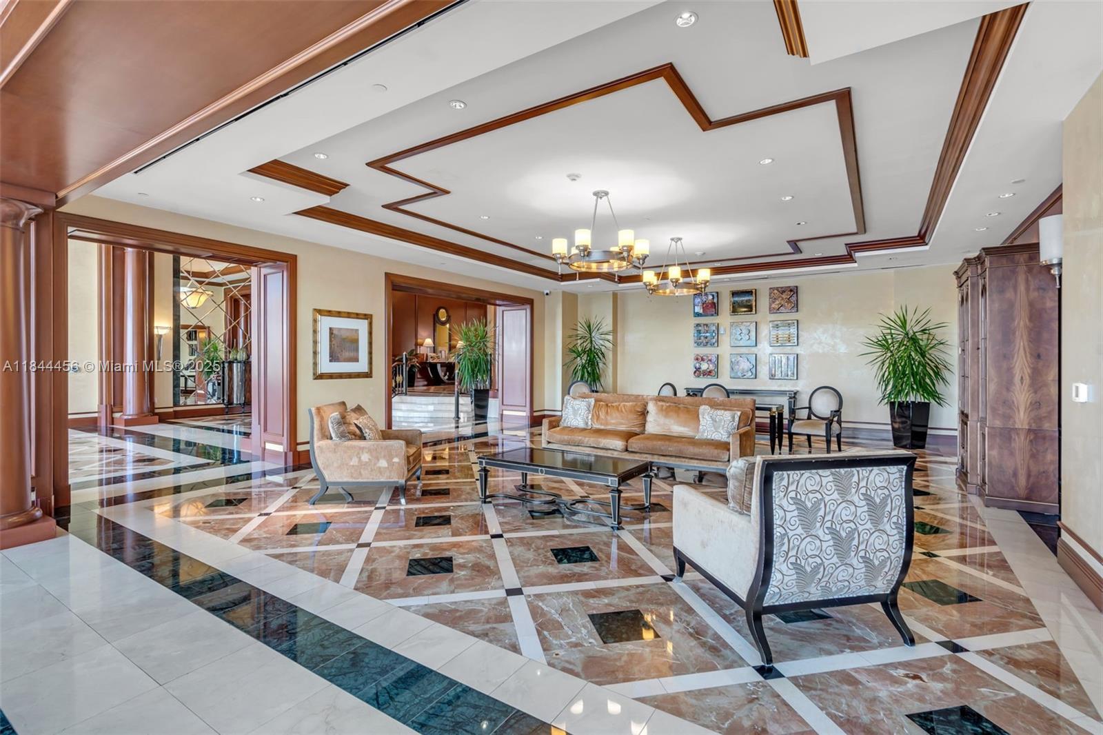 HAMPTONS SOUTH - Residential